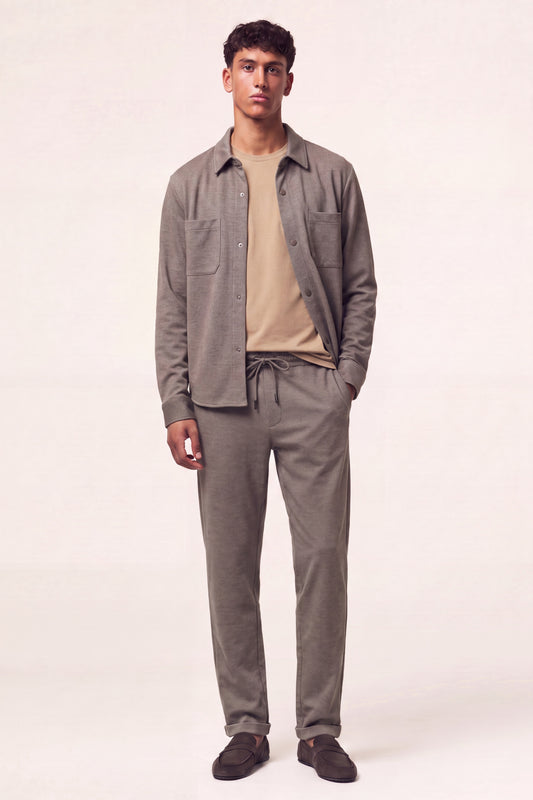 MAESON Knitted Overshirt Mocha Brown — model, vooraanzicht