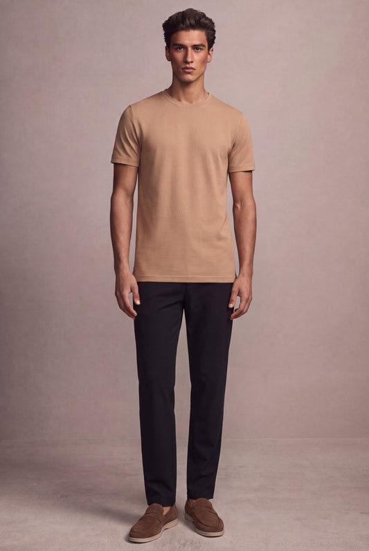 MAESON T-Shirt Silktouch Pique Mocha Sand — model, foto 2