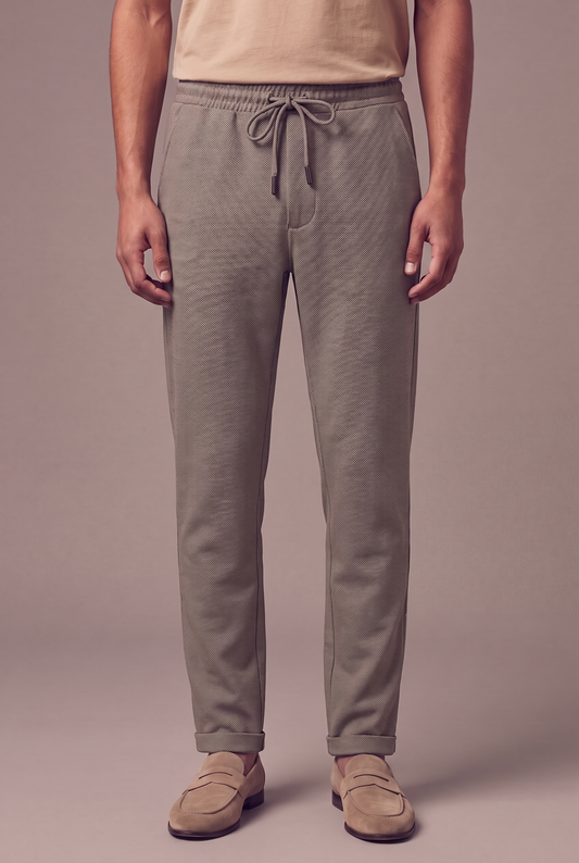 MAESON Knitted Jogg Pants Mocha Brown — model, foto 1