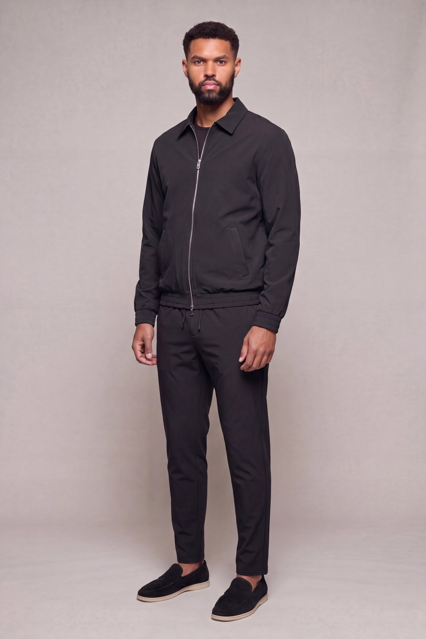 MAESON Tech Stretch Vest Midnight Black — model, zijaanzicht