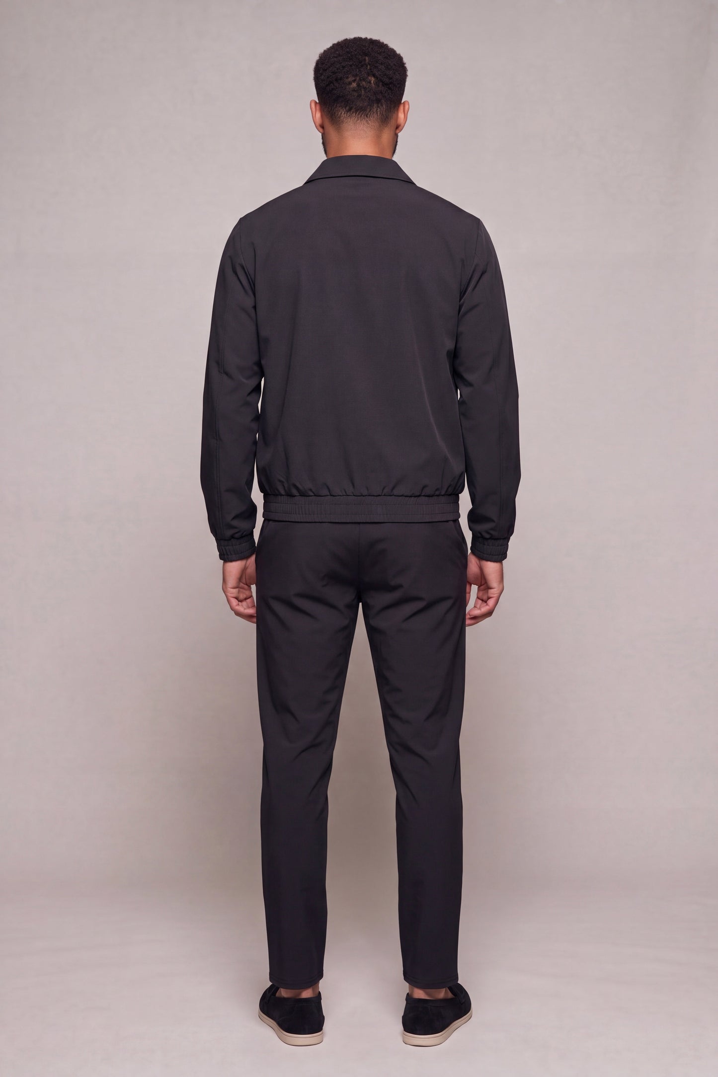 MAESON Tech Stretch Vest Midnight Black — model, achteraanzicht