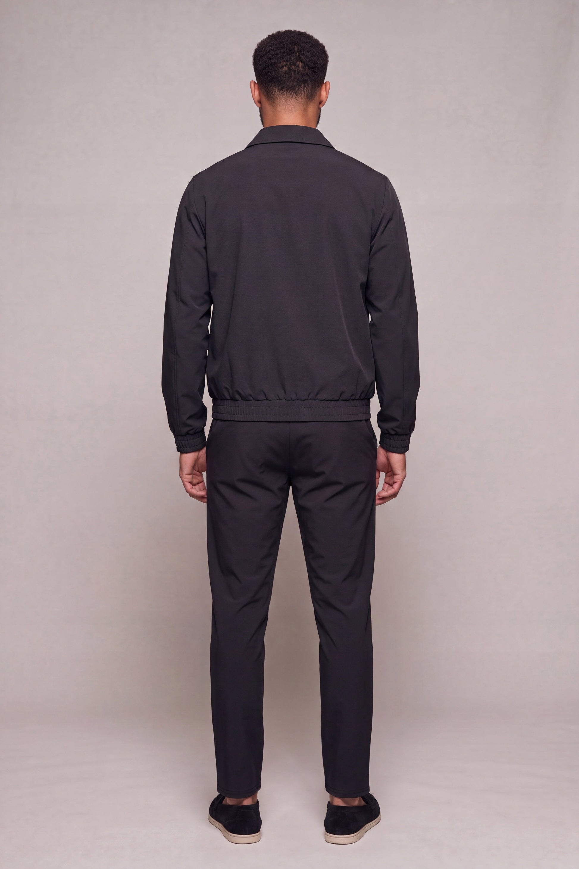 MAESON Tech Stretch Vest Midnight Black — model, achteraanzicht