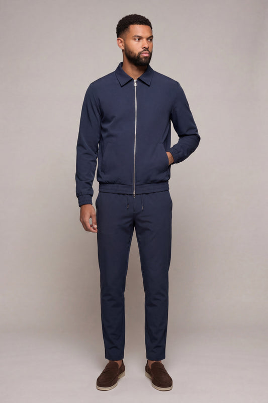 MAESON Tech Stretch Vest Royal Navy — model, vooraanzicht