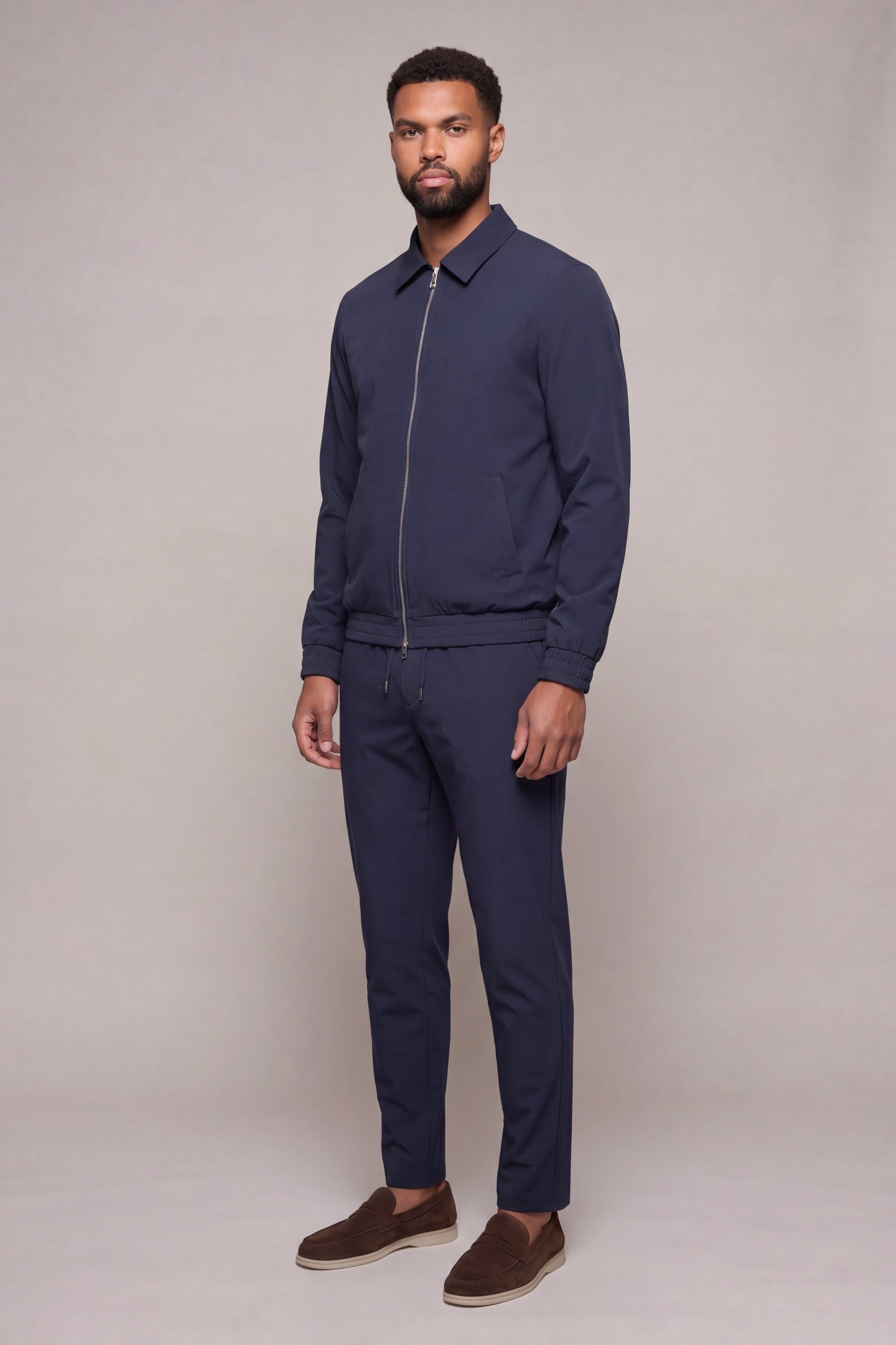 MAESON Tech Stretch Vest Royal Navy — model, zijaanzicht