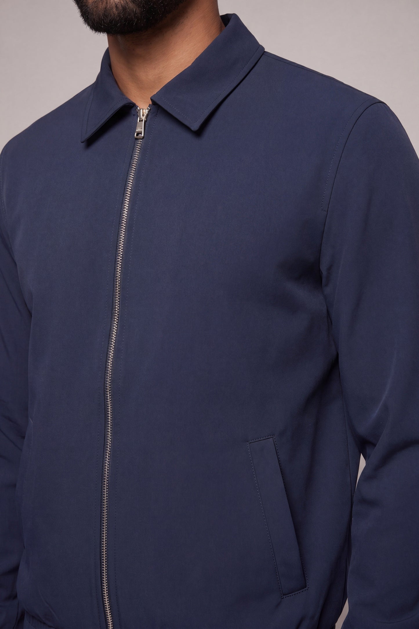 MAESON Tech Stretch Vest Royal Navy — model, achteraanzicht