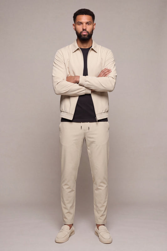 MAESON Tech Stretch Vest Silk Beige — model, vooraanzicht