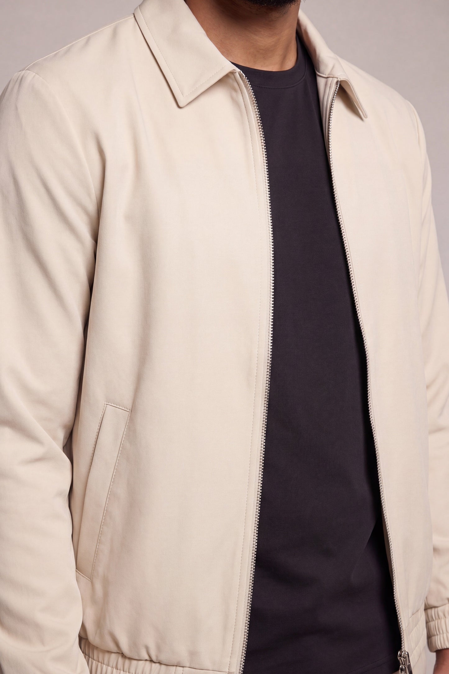 MAESON Tech Stretch Vest Silk Beige — detail