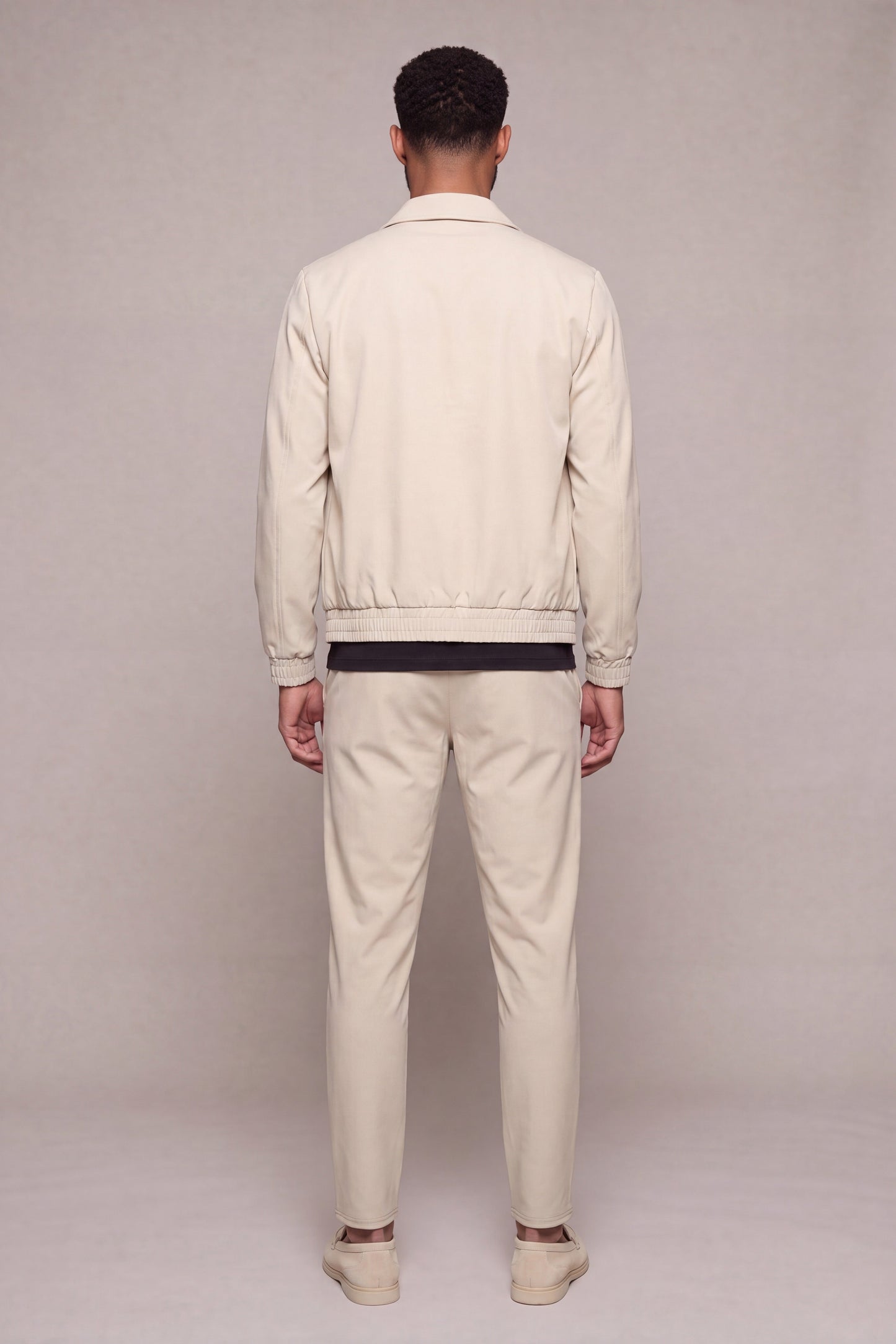 MAESON Tech Stretch Vest Silk Beige — model, achteraanzicht