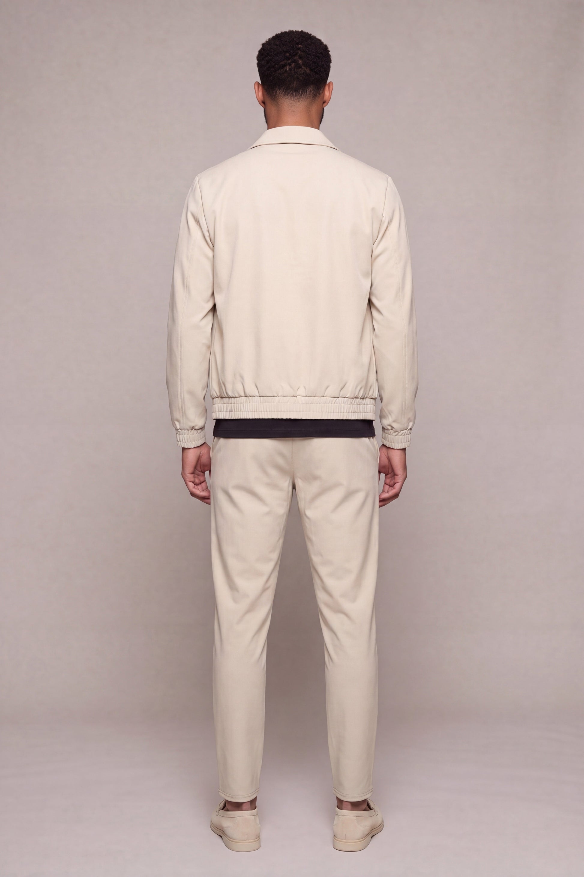 MAESON Tech Stretch Vest Silk Beige — model, achteraanzicht
