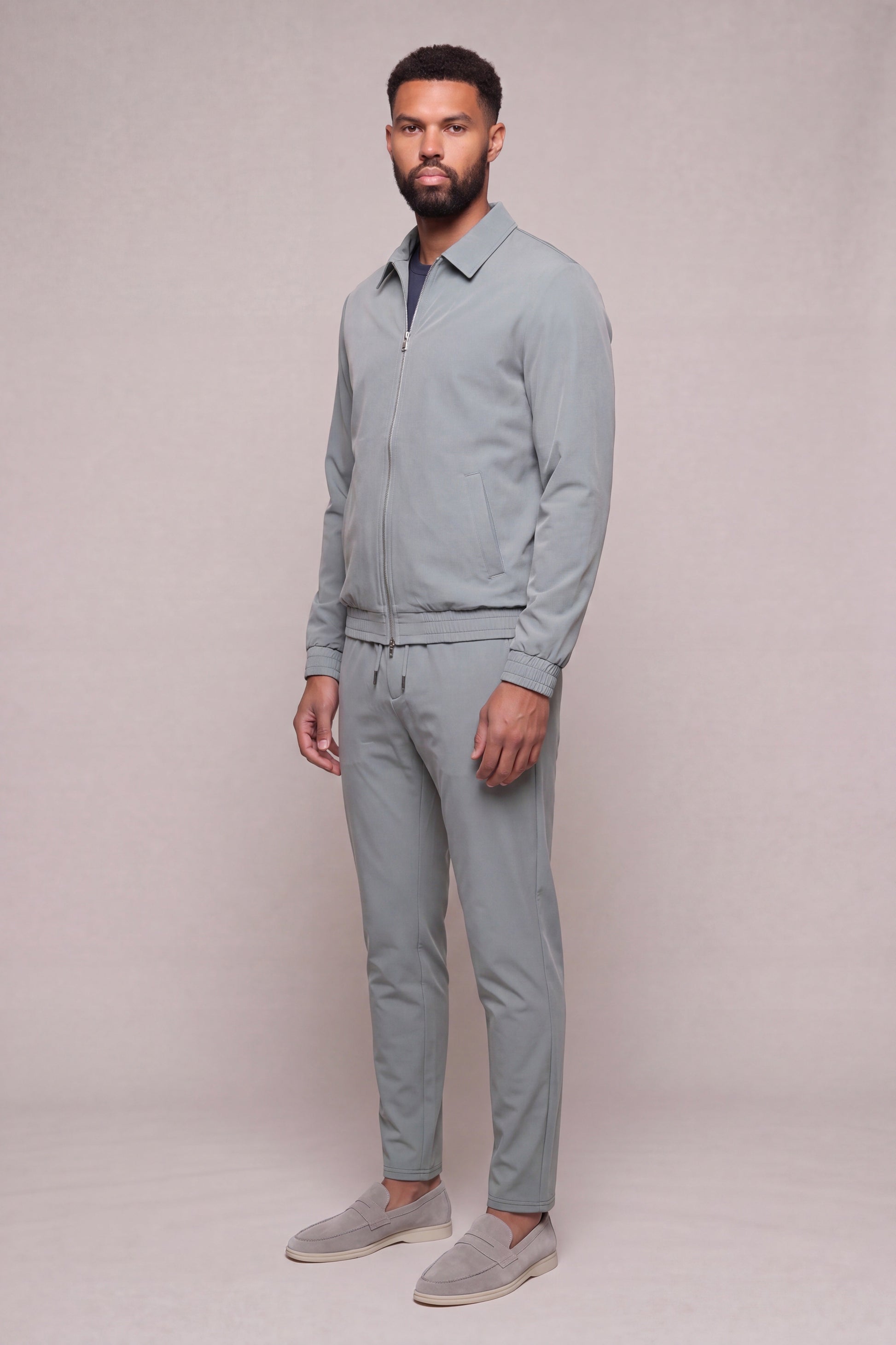 MAESON Tech Stretch Vest Storm Grey — model, zijaanzicht