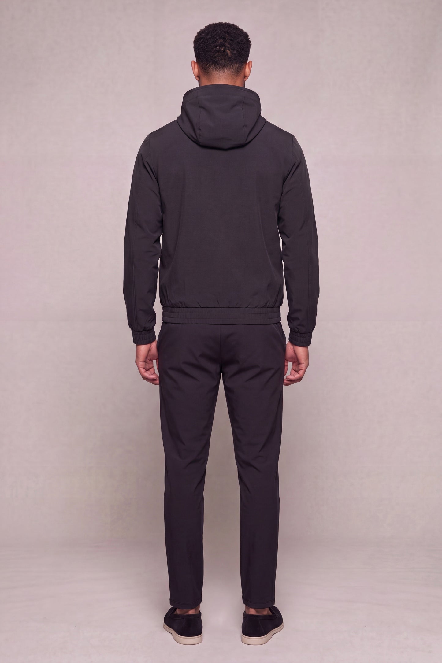 MAESON Hooded Tech Stretch Vest Midnight Black — model, achteraanzicht
