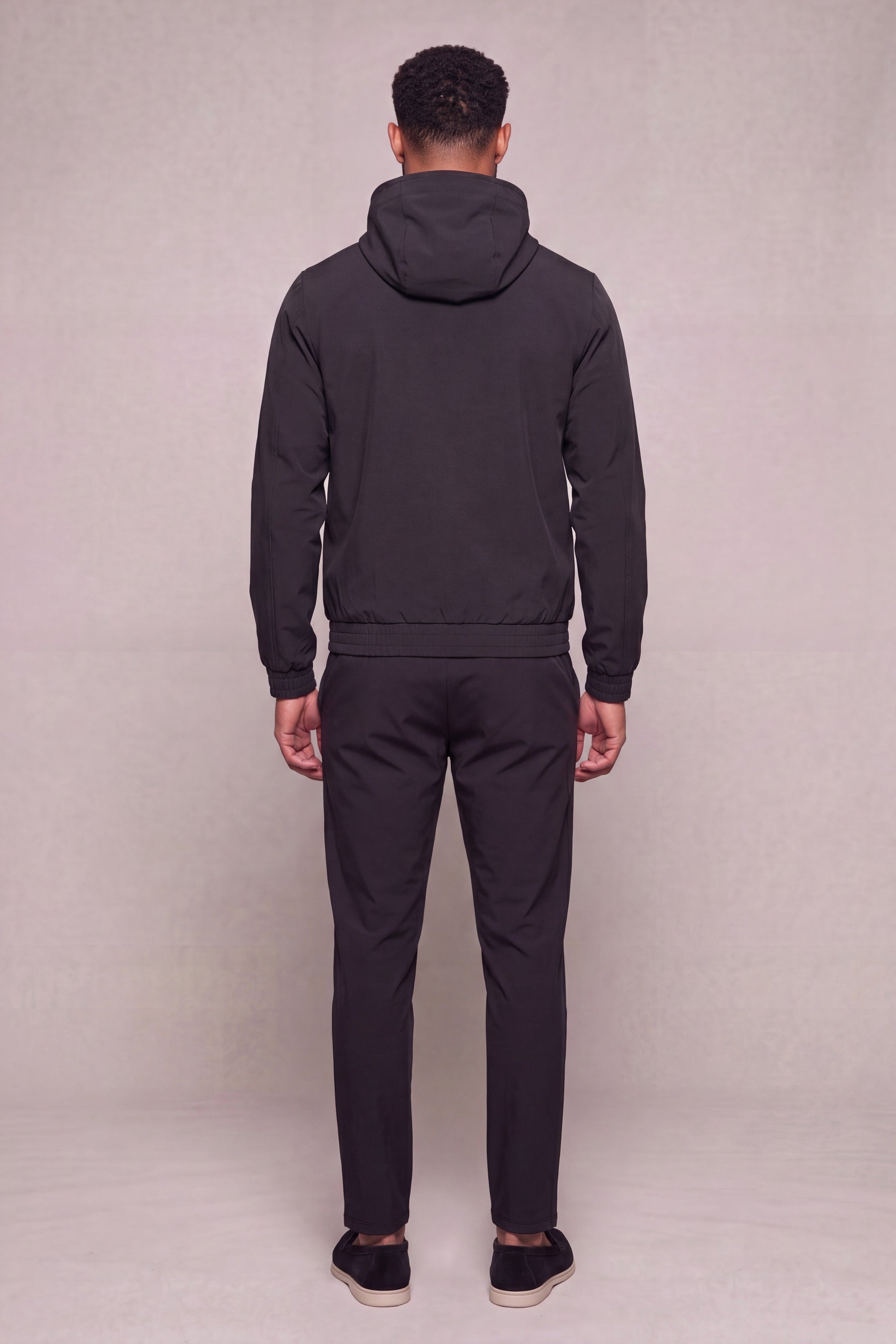 MAESON Hooded Tech Stretch Vest Midnight Black — model, achteraanzicht