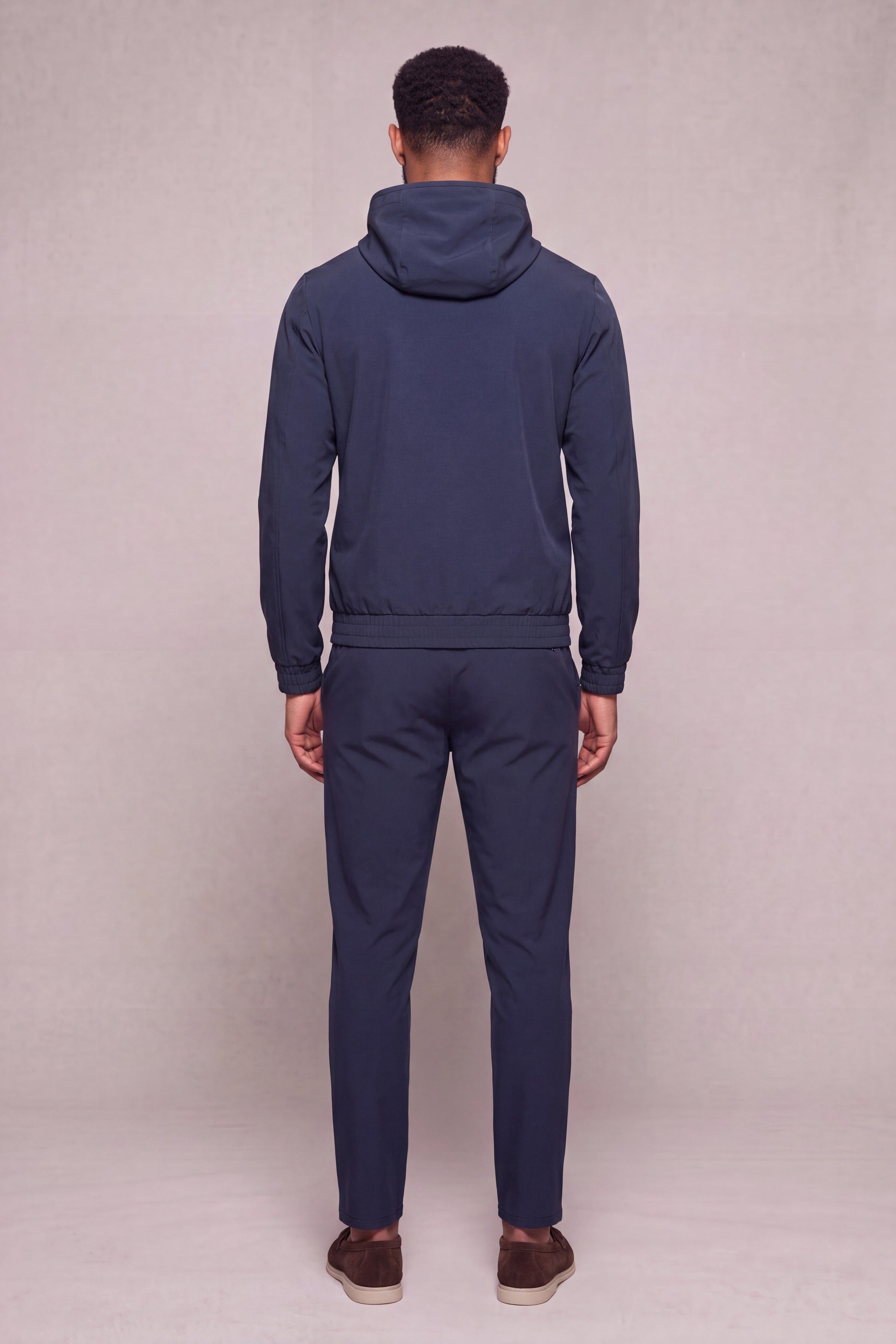 MAESON Hooded Tech Stretch Vest Royal Navy — model, achteraanzicht