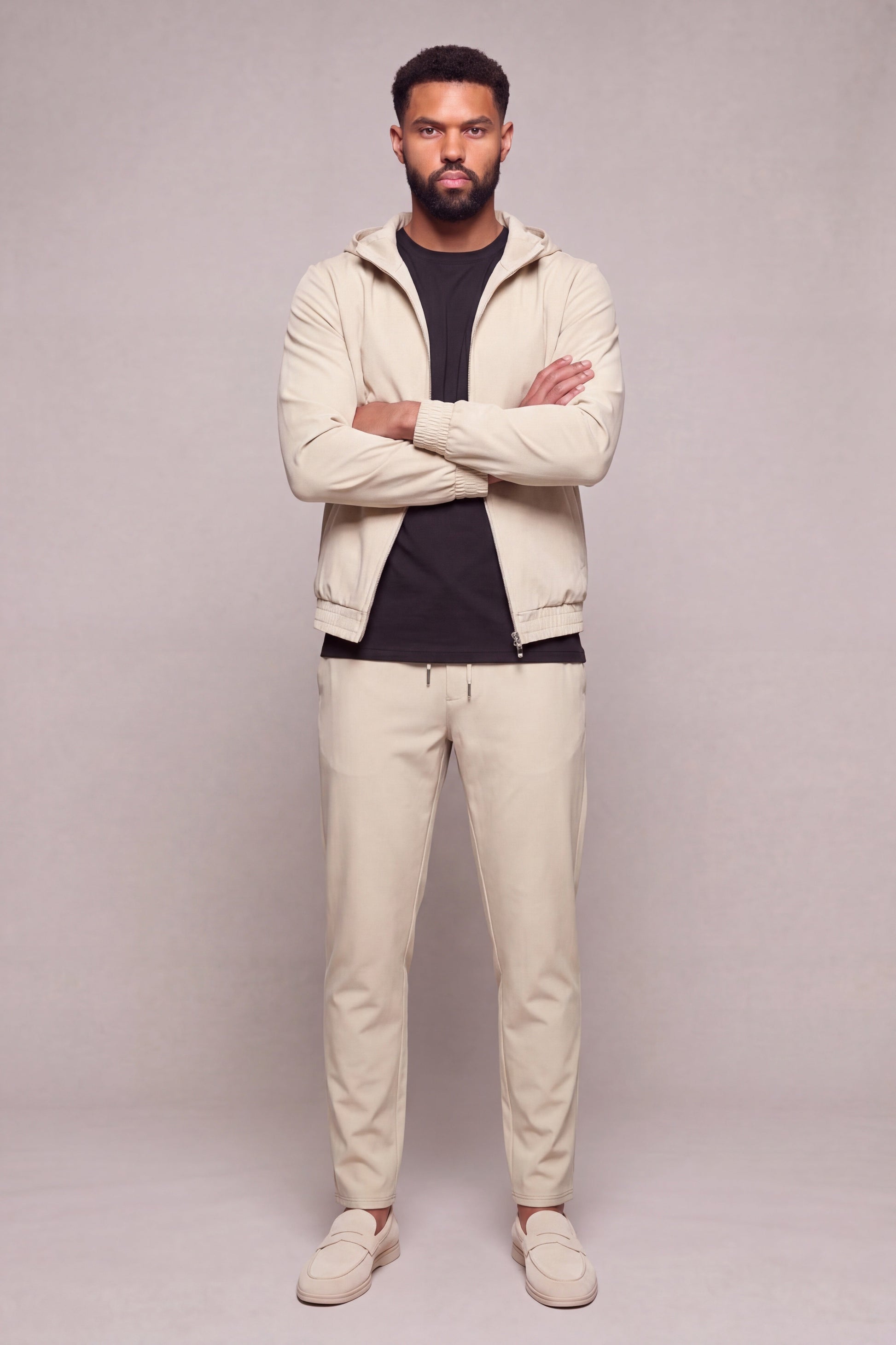 MAESON Hooded Tech Stretch Vest Silk Beige — model, vooraanzicht