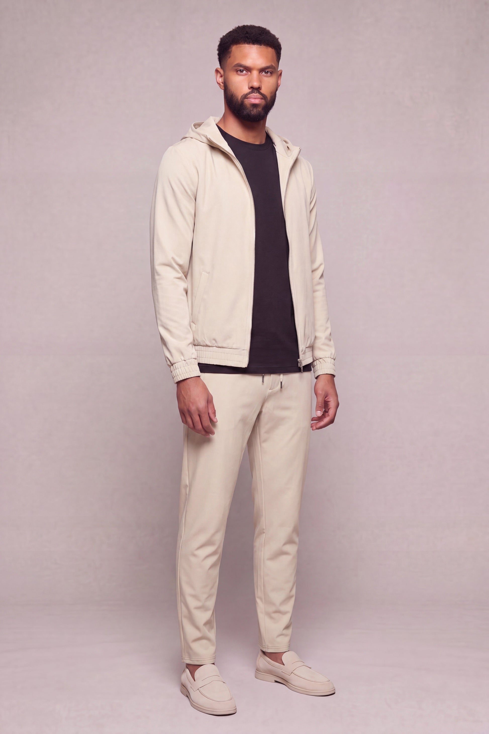 MAESON Hooded Tech Stretch Vest Silk Beige — model, achteraanzicht