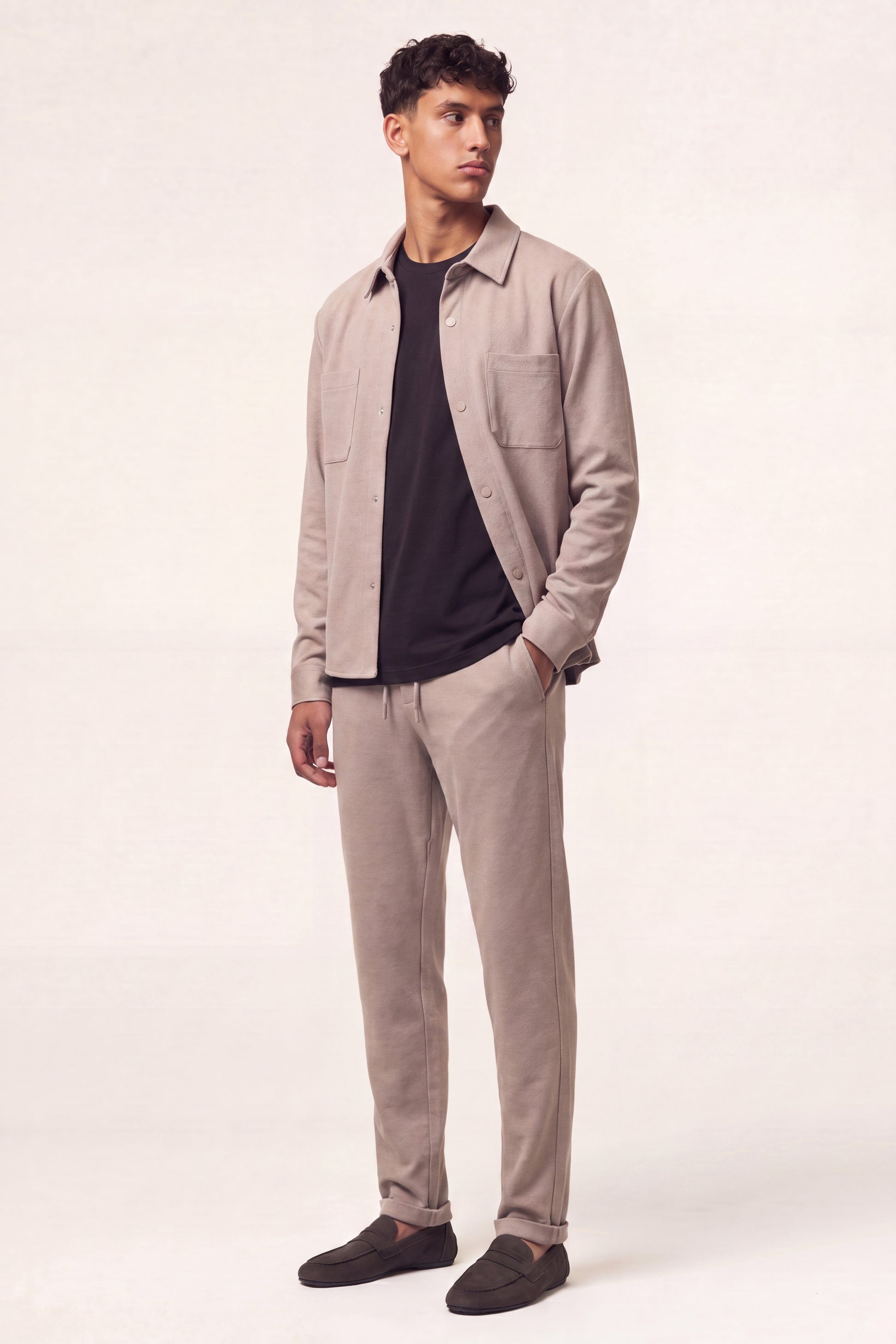 MAESON Knitted Overshirt Desert Beige — model, zijaanzicht