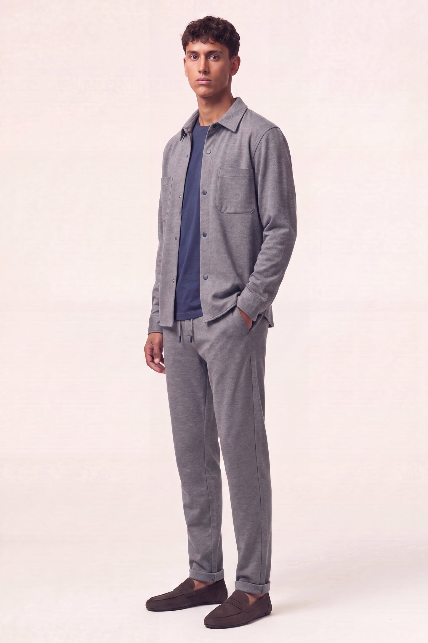 MAESON Knitted Overshirt Midnight Blue — model, zijaanzicht
