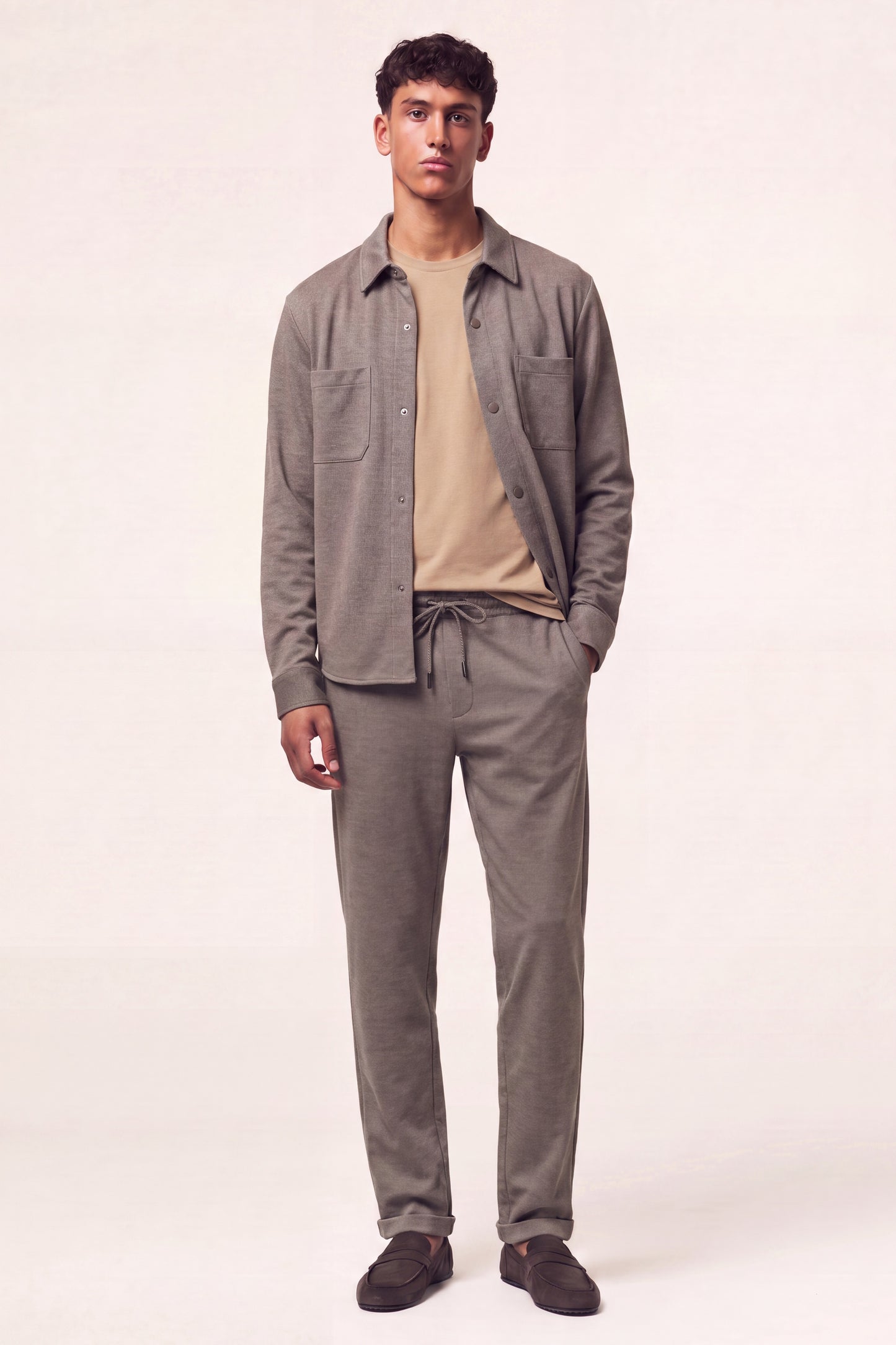 MAESON Knitted Overshirt Mocha Brown — model, vooraanzicht