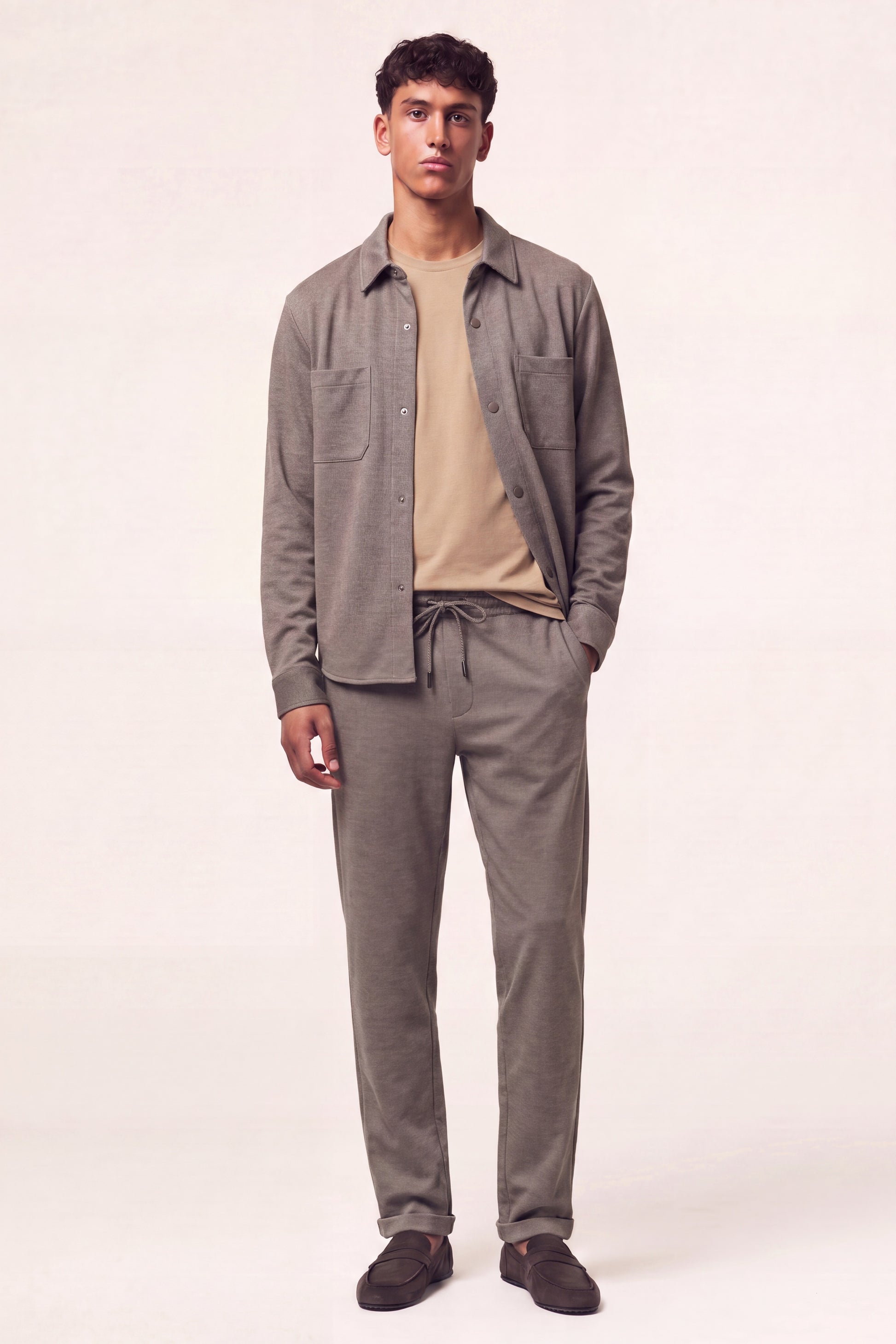 MAESON Knitted Overshirt Mocha Brown — model, vooraanzicht