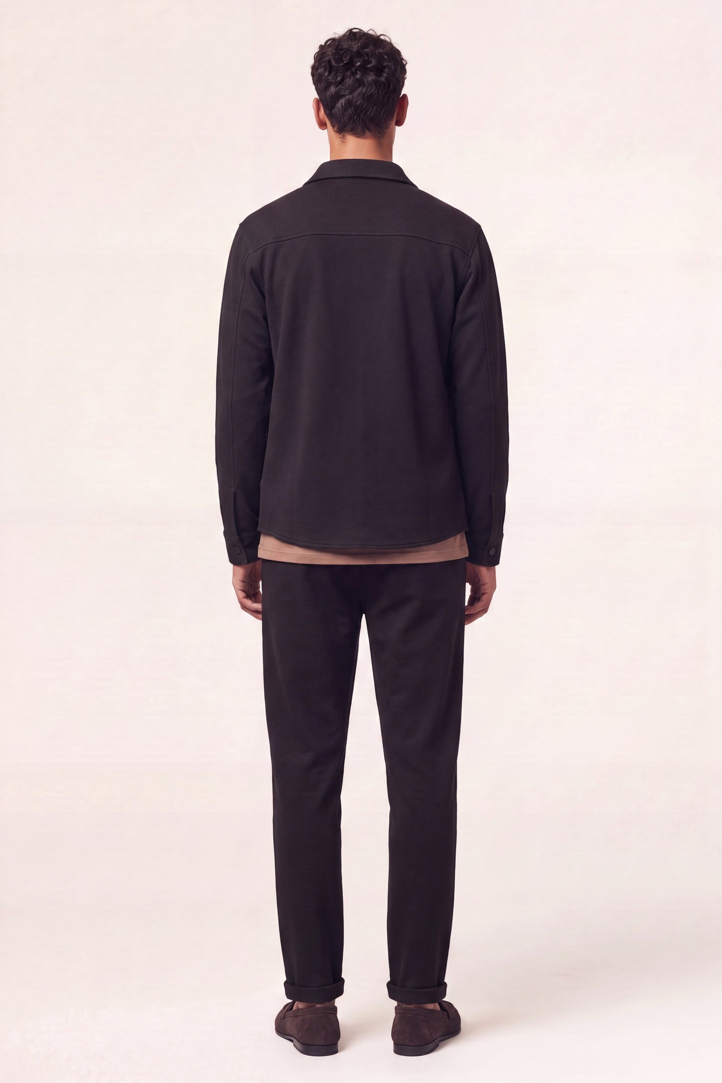 MAESON Knitted Overshirt Onyx Black — model, achteraanzicht