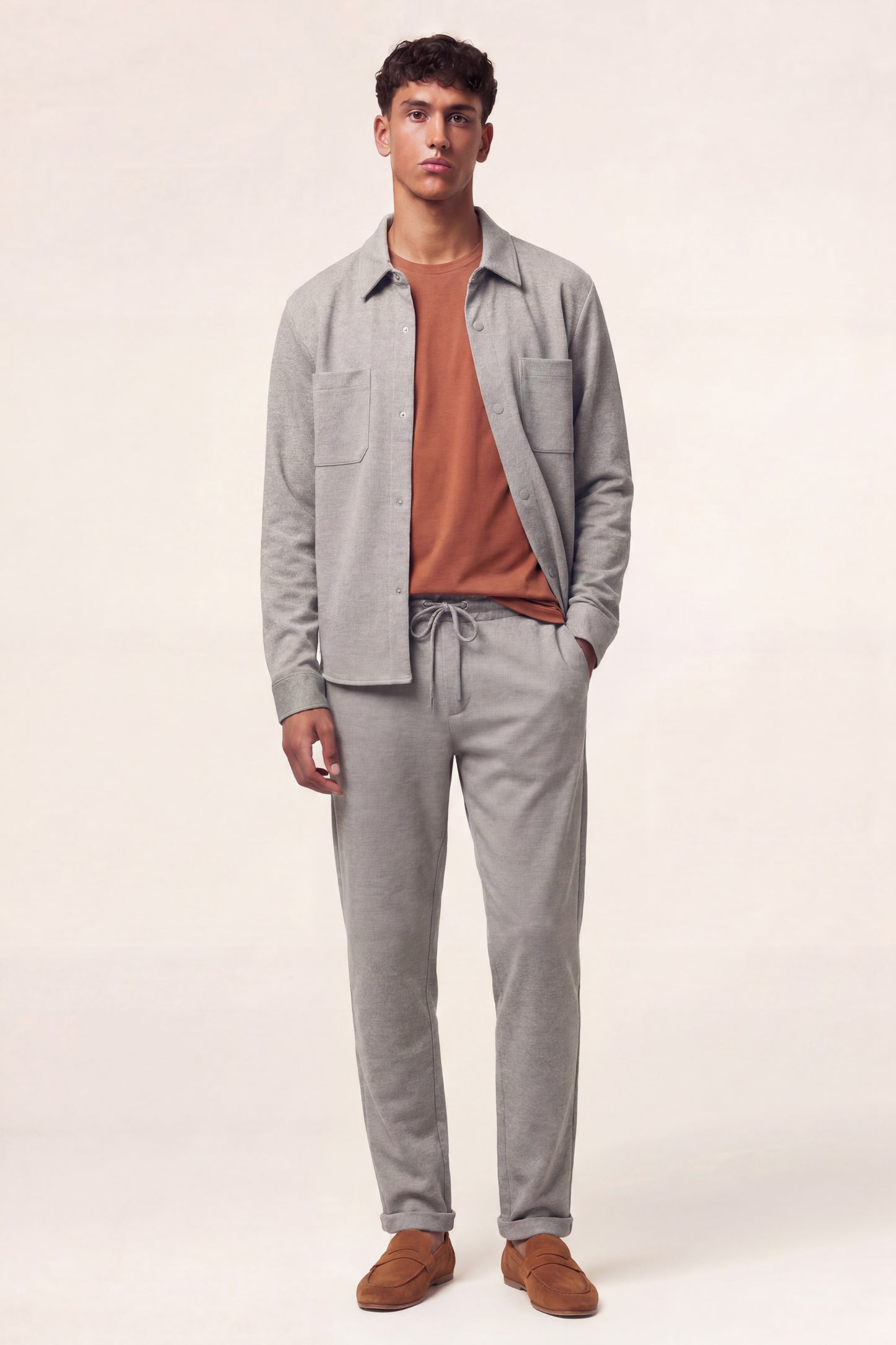MAESON Knitted Overshirt Sterling Grey — model, vooraanzicht