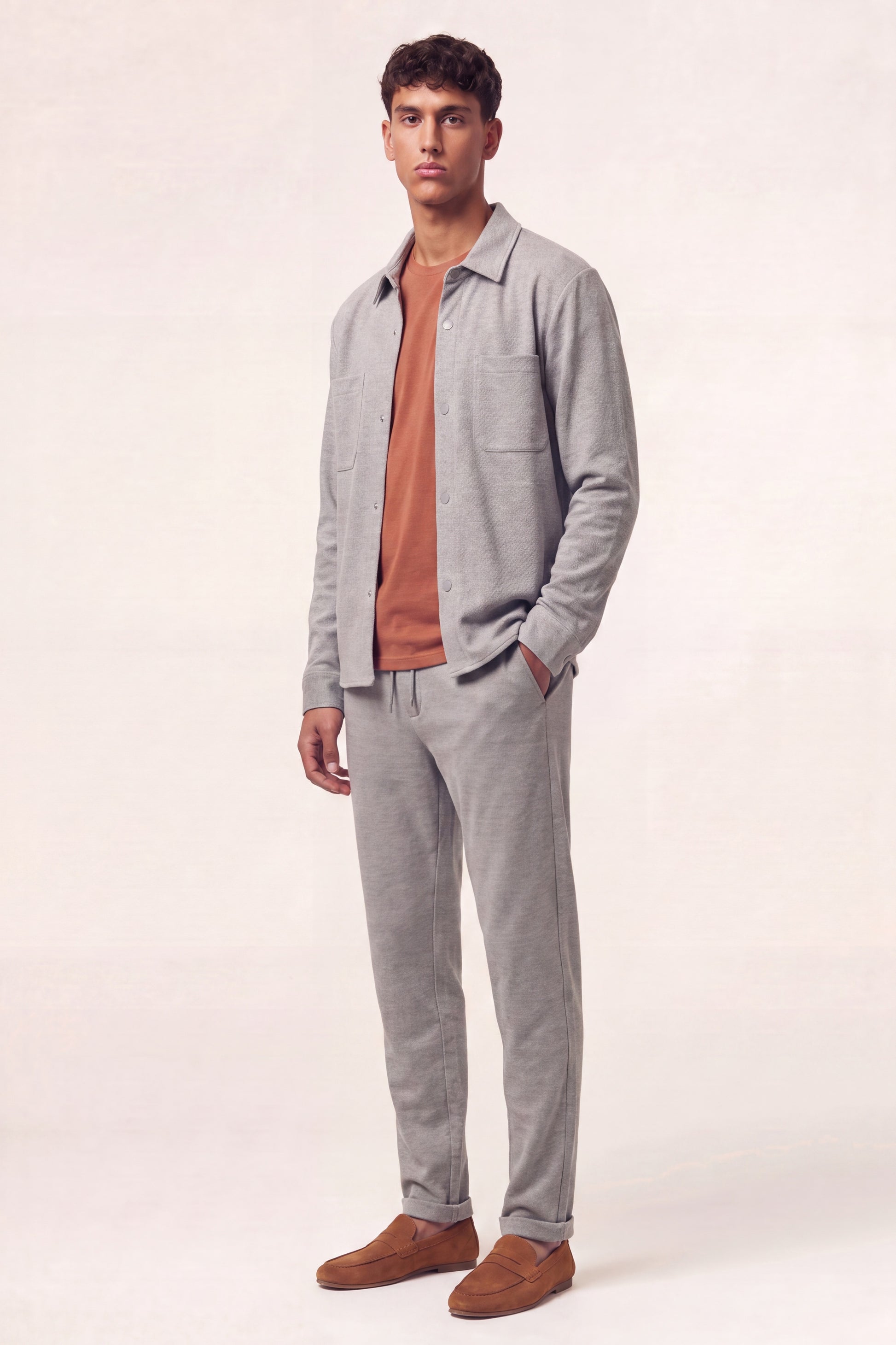 MAESON Knitted Overshirt Sterling Grey — model, zijaanzicht