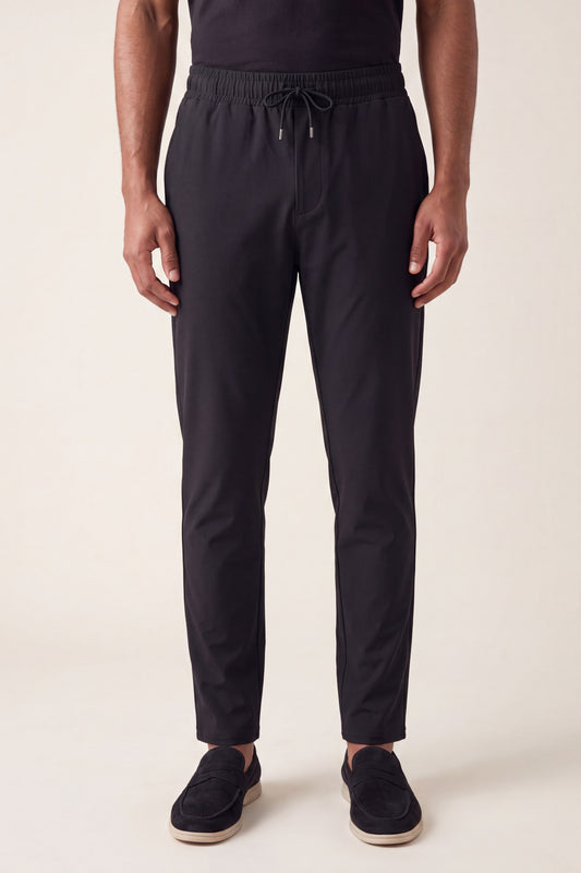 MAESON Tech Stretch Pants Midnight Black — model, vooraanzicht