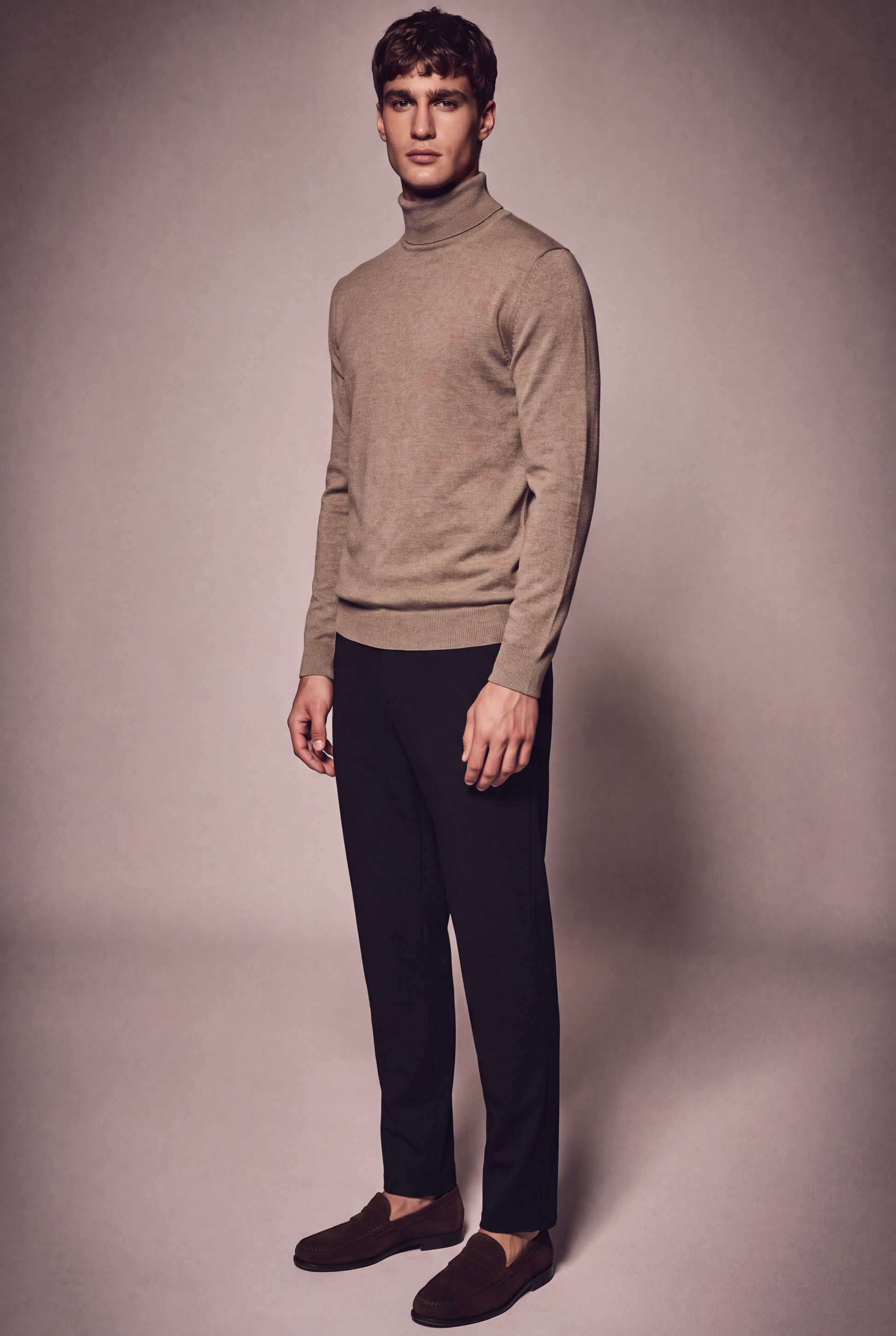 MAESON The Belfort Turtleneck Espresso Luxe — model, foto 2
