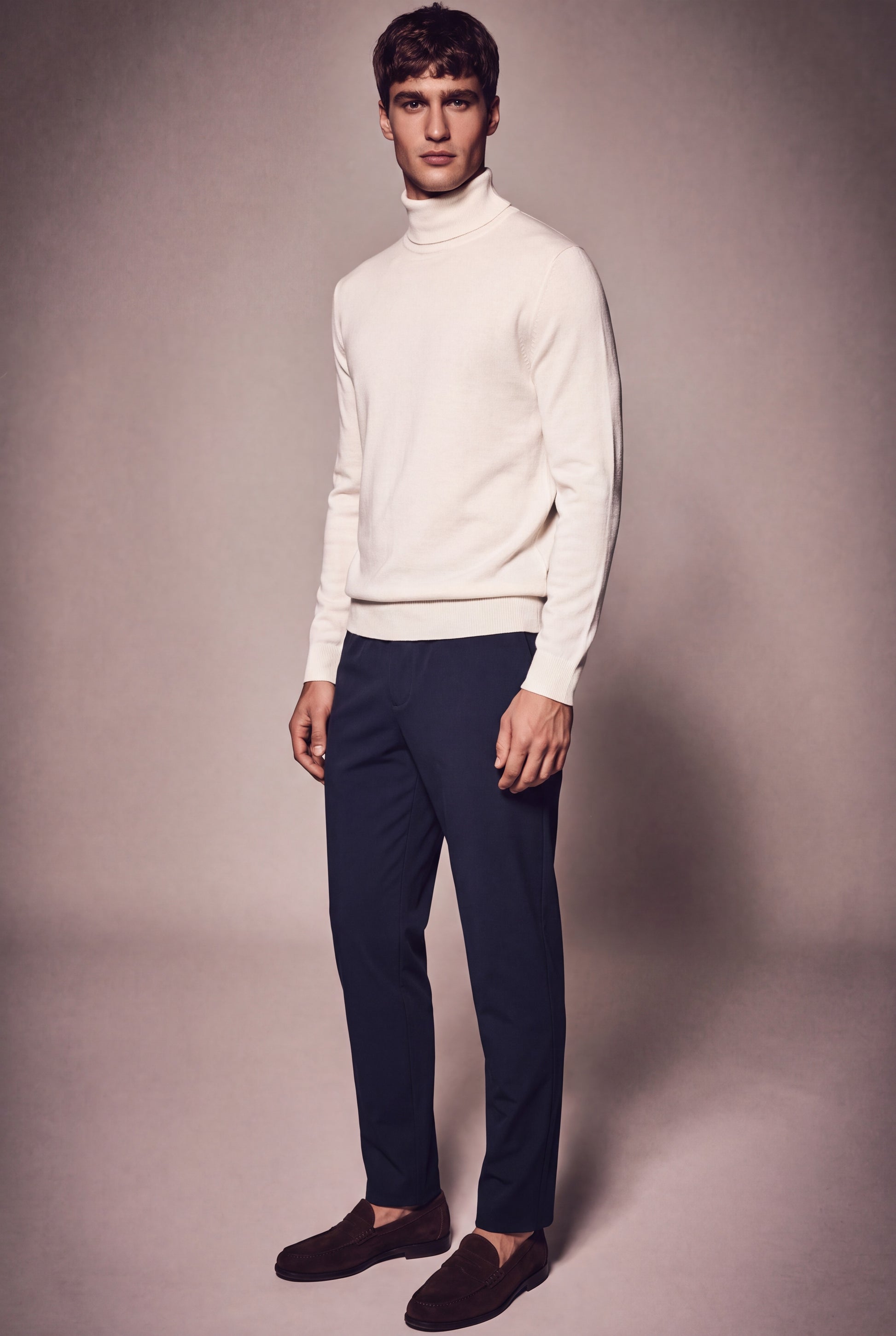MAESON The Belfort Turtleneck Ivory Off-White — model, foto 2