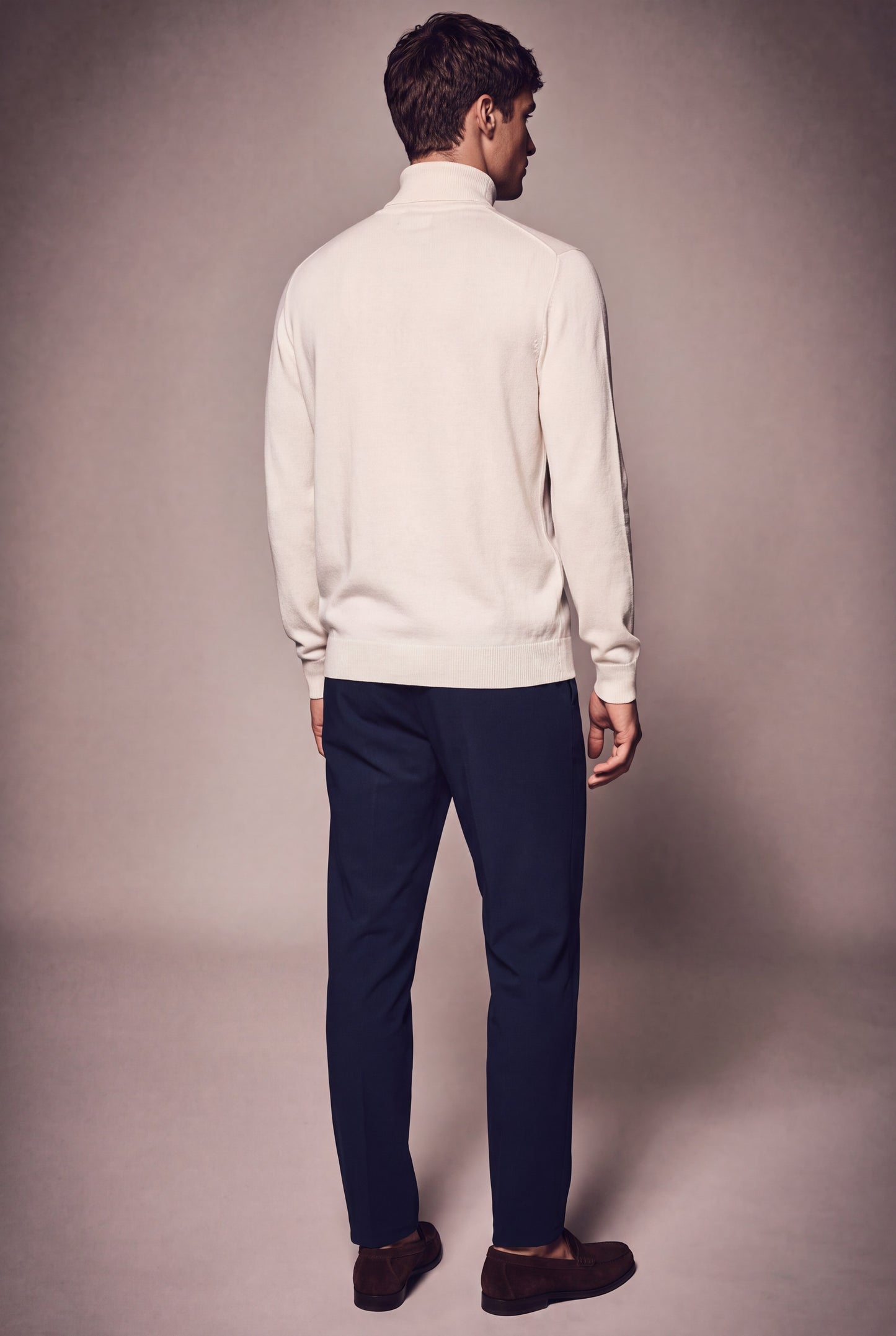 MAESON The Belfort Turtleneck Ivory Off-White — model, foto 4