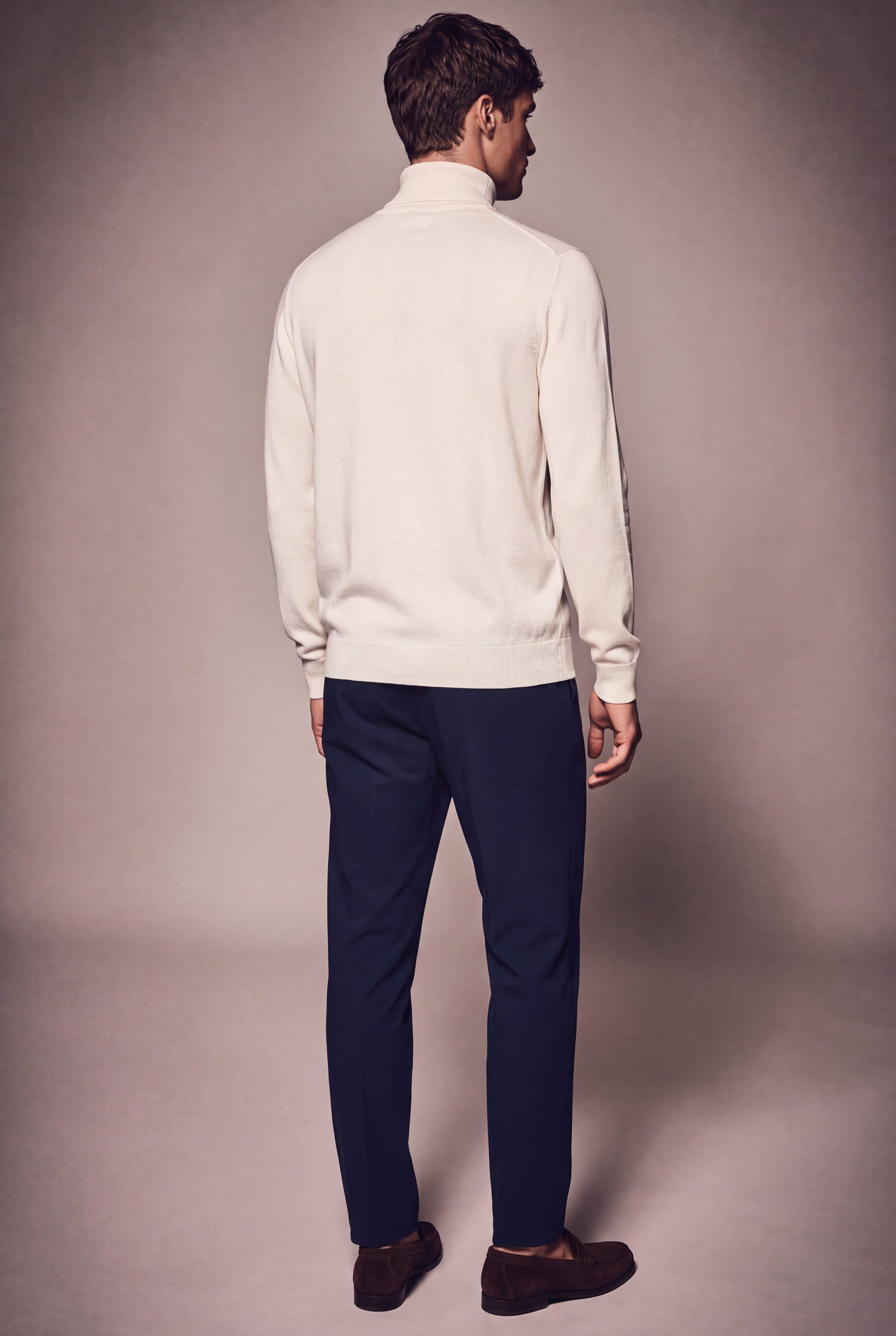 MAESON The Belfort Turtleneck Ivory Off-White — model, foto 4