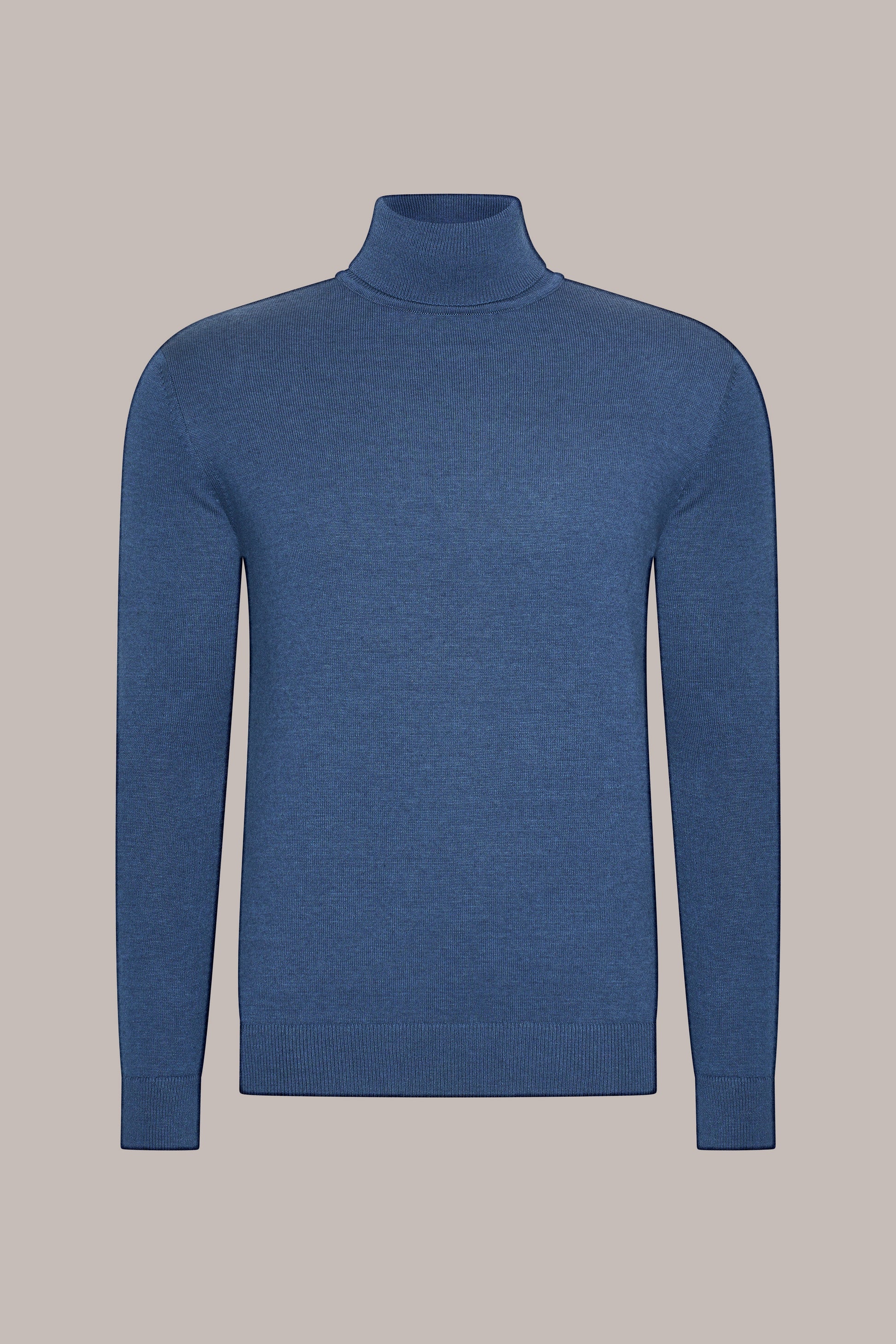 MAESON The Belfort Turtleneck Pure Indigo — vooraanzicht