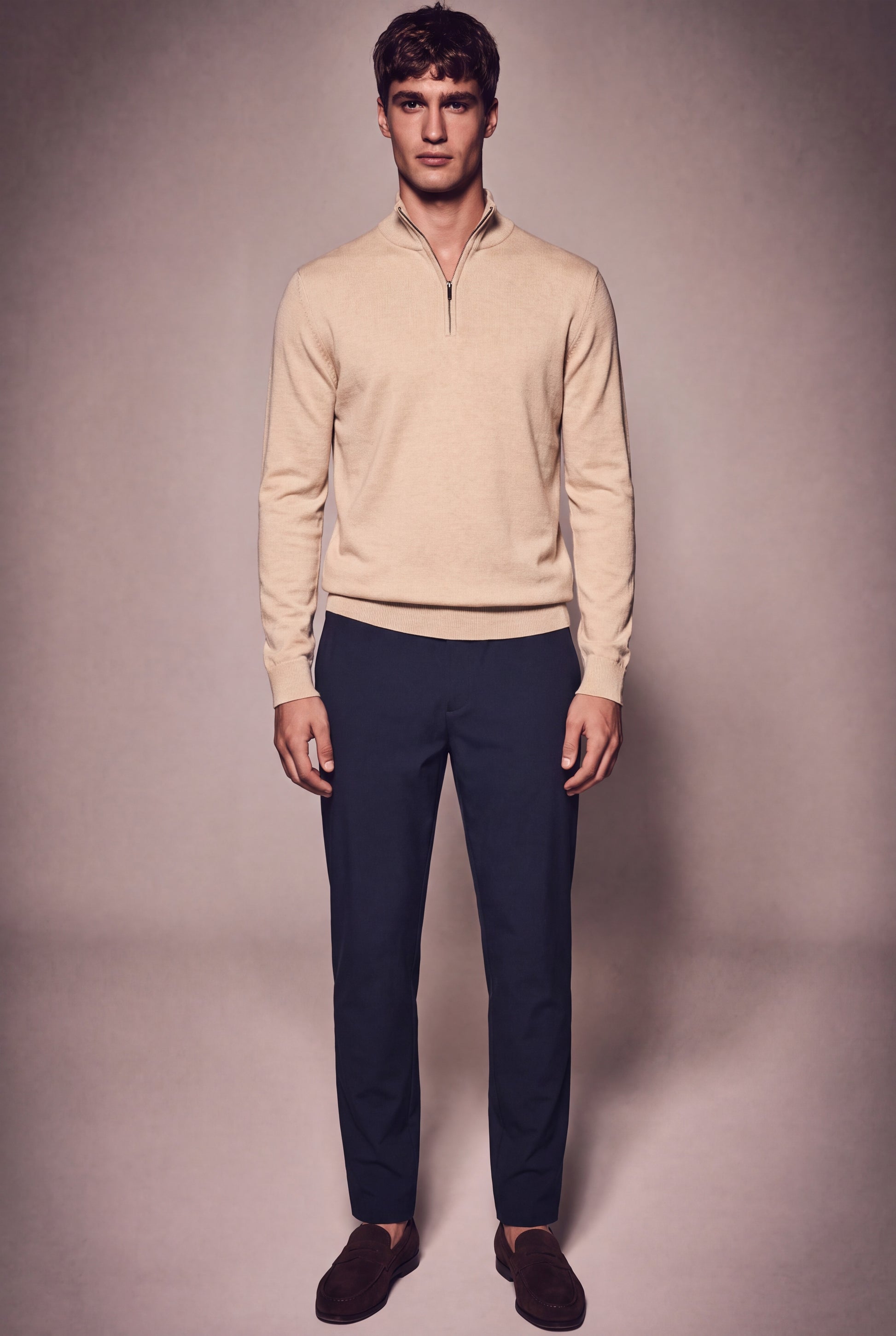 MAESON The Belfort Half-Zip Desert Sand — model, foto 1