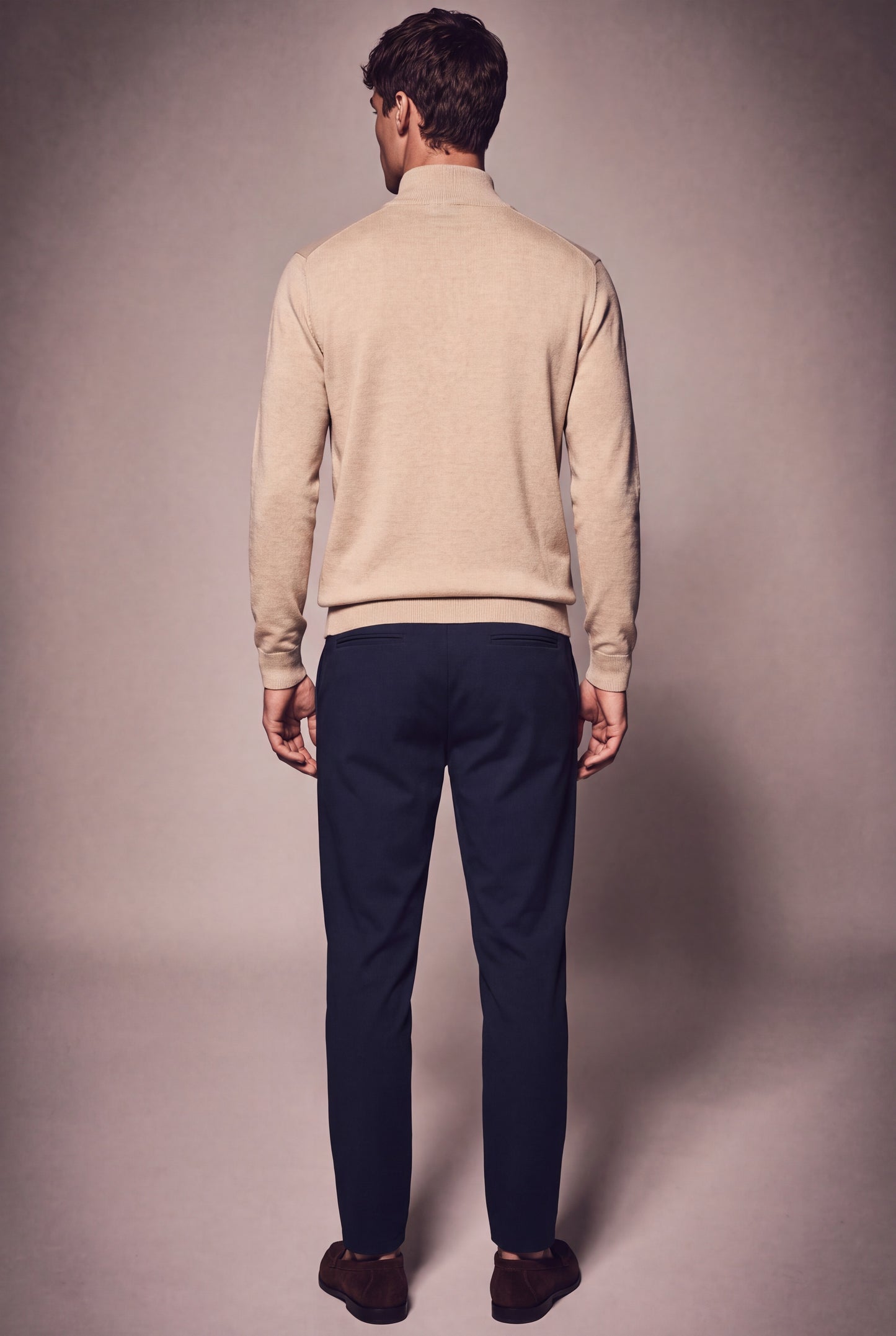 MAESON The Belfort Half-Zip Desert Sand — model, foto 4