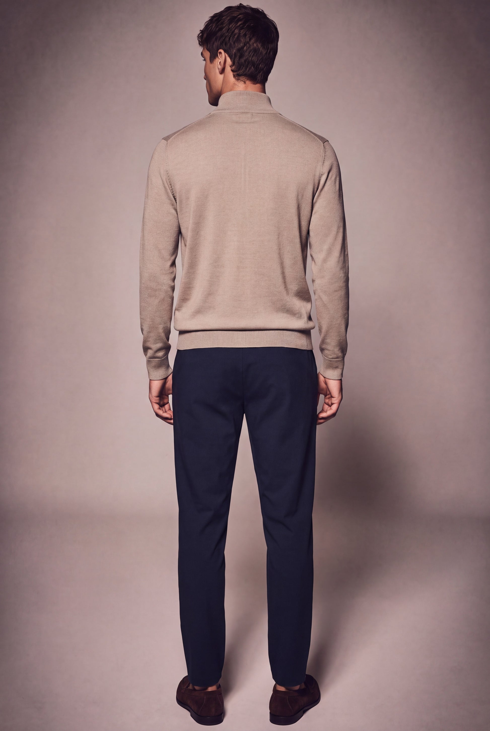 MAESON The Belfort Half-Zip Dune Taupe — model, foto 4
