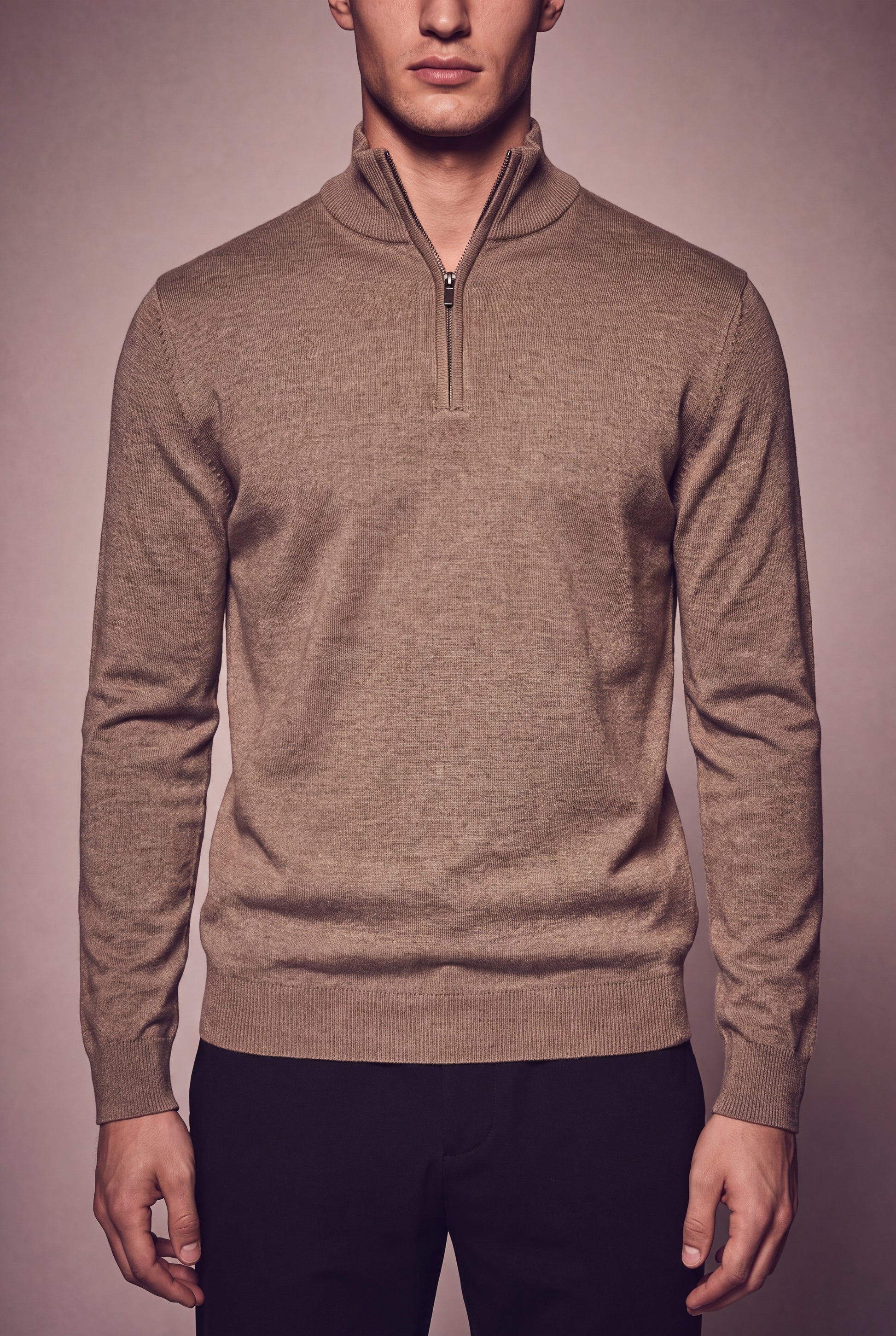 MAESON The Belfort Half-Zip Espresso Luxe — model, foto 3