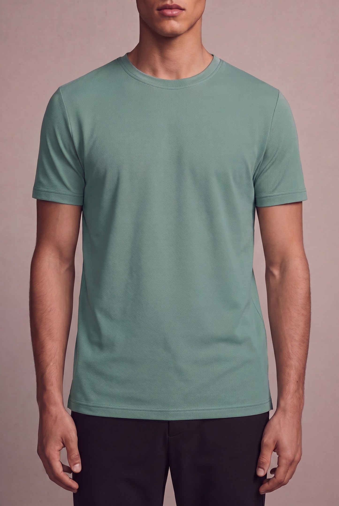 MAESON T-Shirt Silktouch Pique Frosted Olive — model, foto 3
