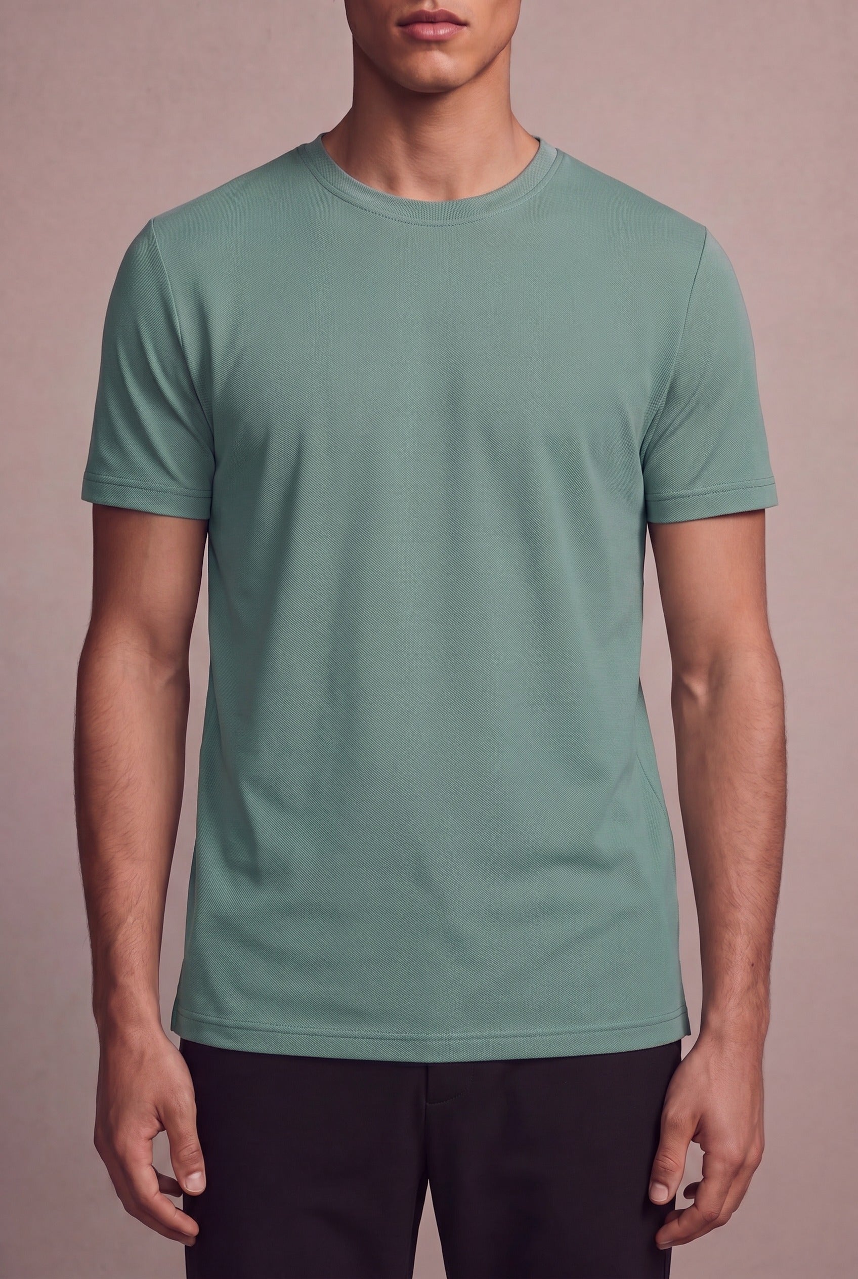 MAESON T-Shirt Silktouch Pique Frosted Olive — model, foto 3