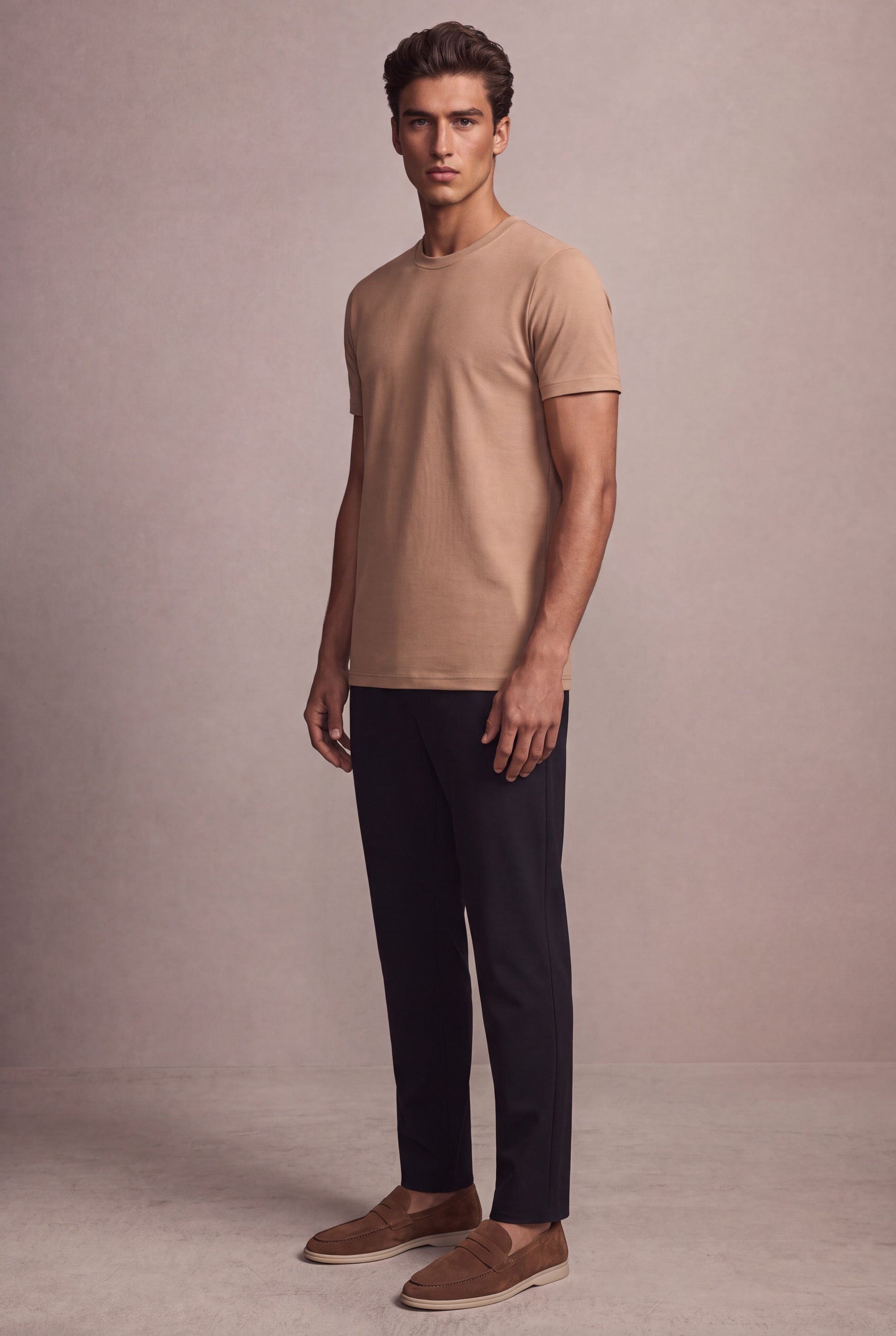 MAESON T-Shirt Silktouch Pique Mocha Sand — model, foto 1