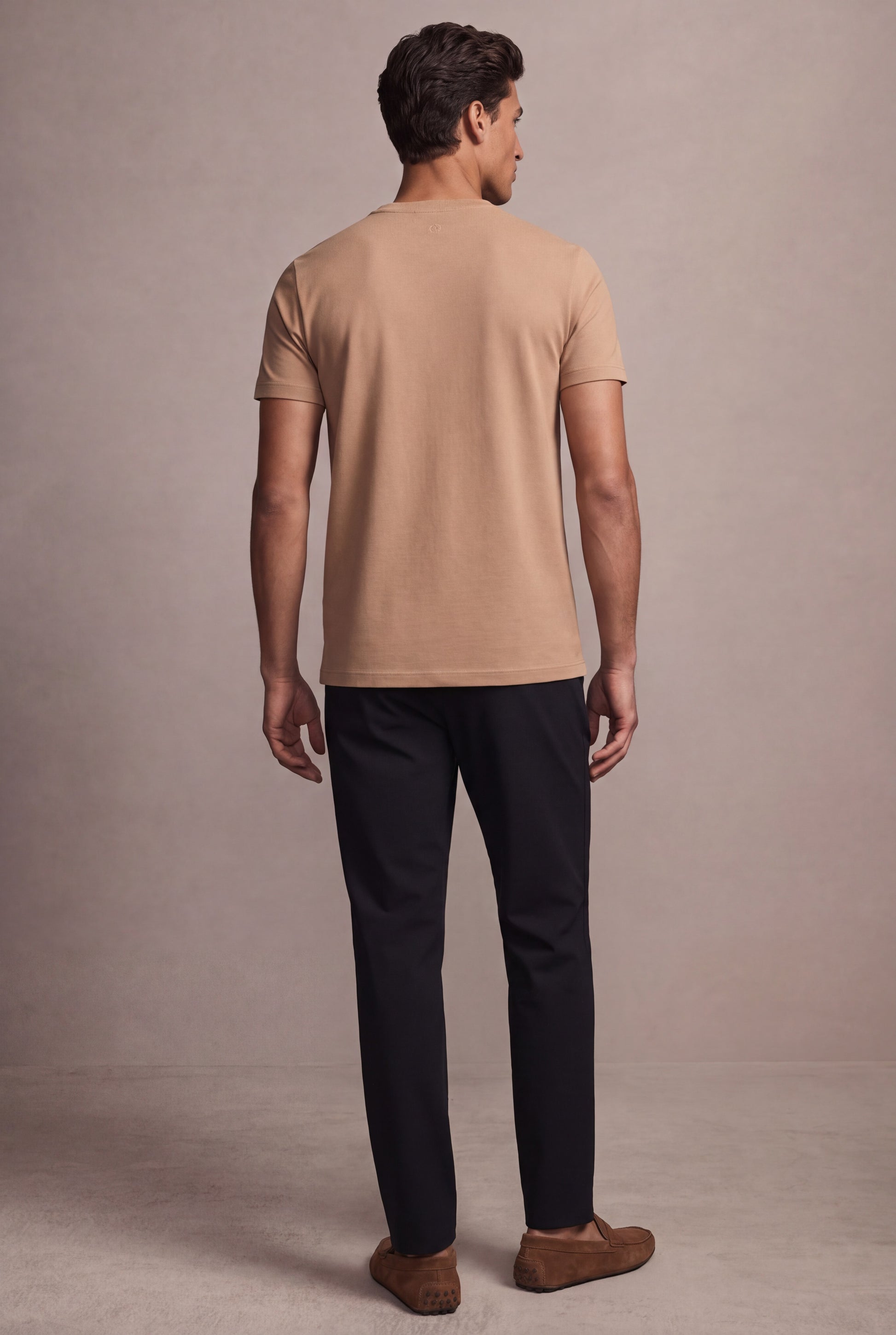MAESON T-Shirt Silktouch Pique Mocha Sand — model, foto 4