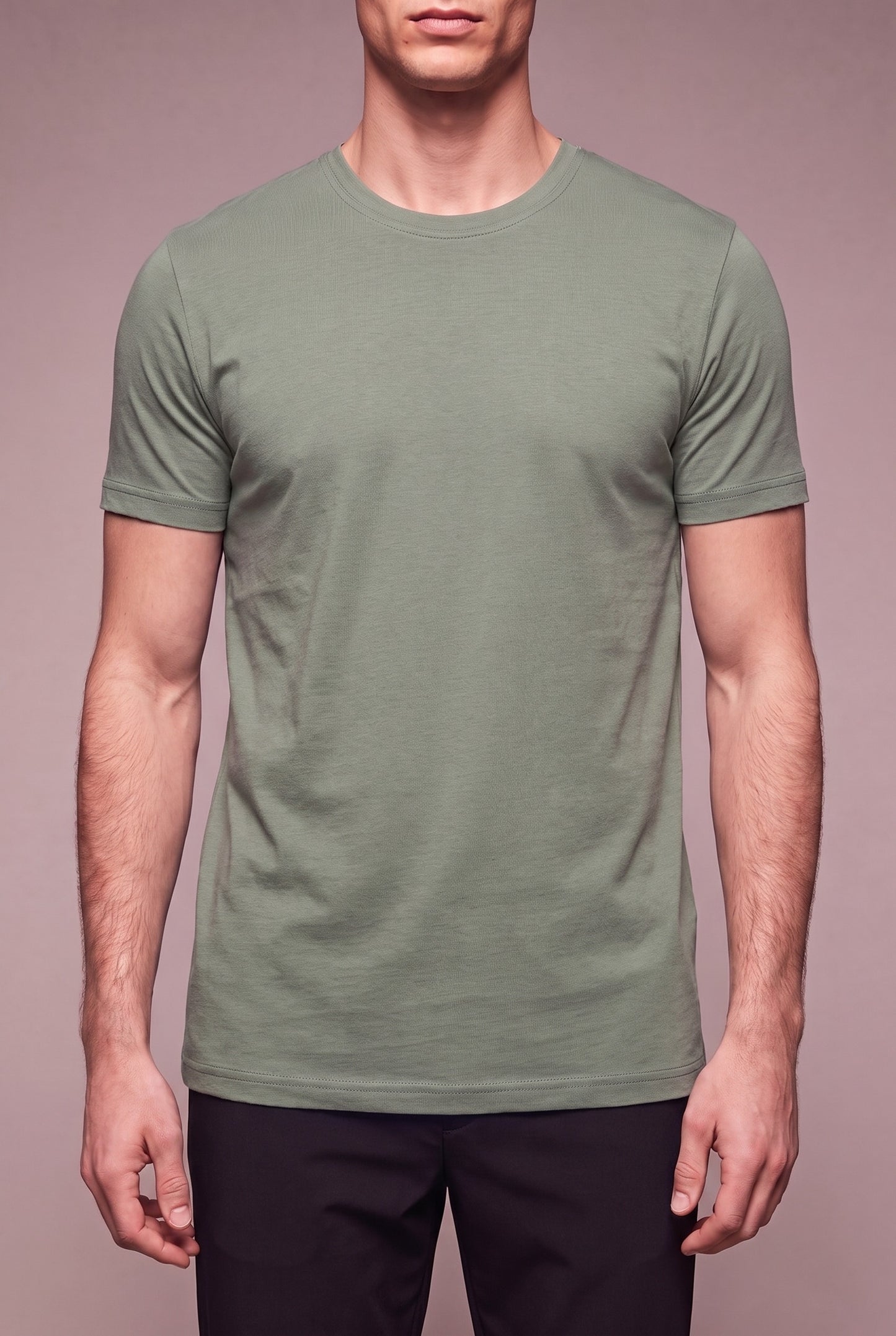 MAESON T-Shirt Modal Essence Frosted Olive — model, foto 3