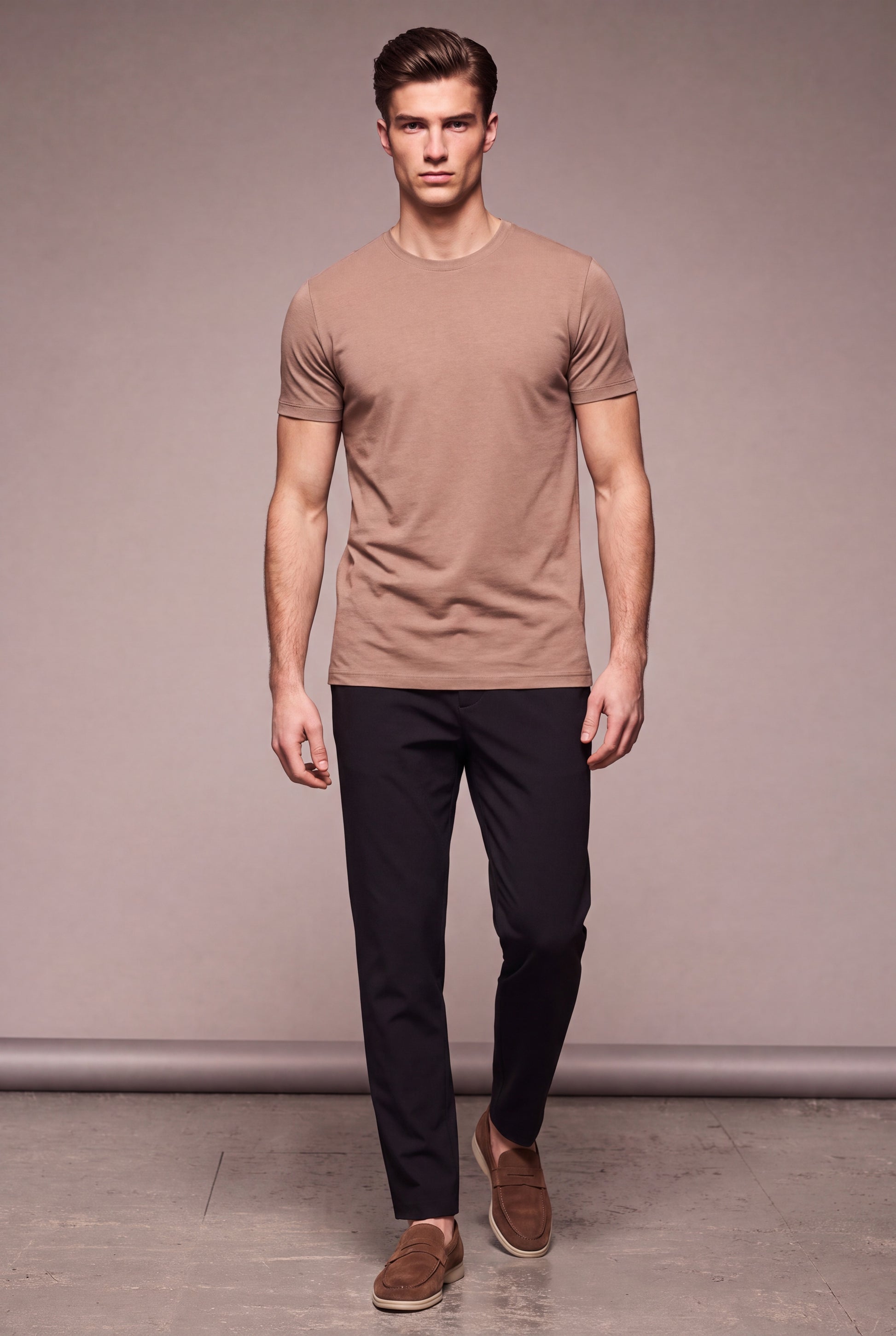 MAESON T-Shirt Modal Essence Mocha — model, foto 1