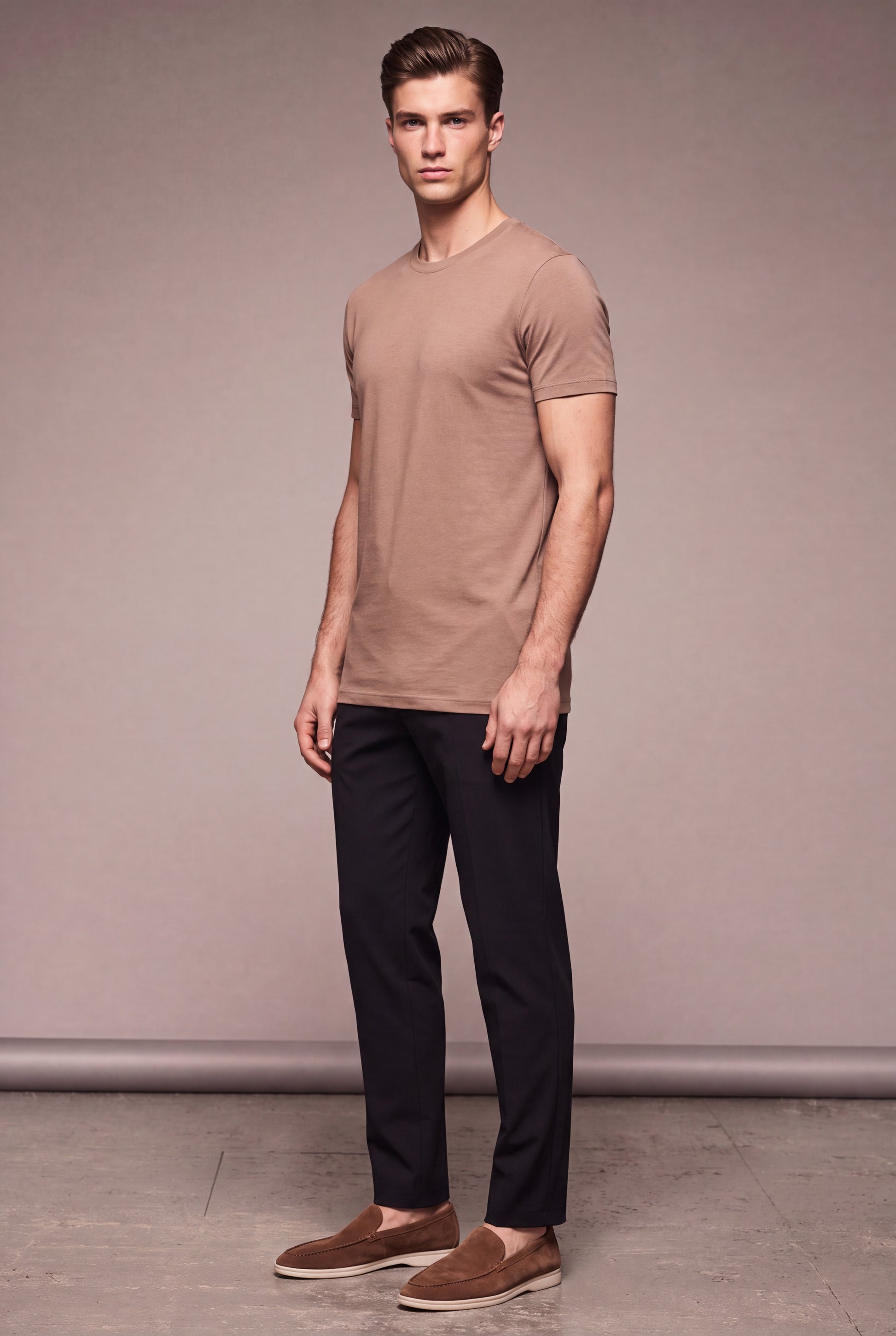 MAESON T-Shirt Modal Essence Mocha — model, foto 2
