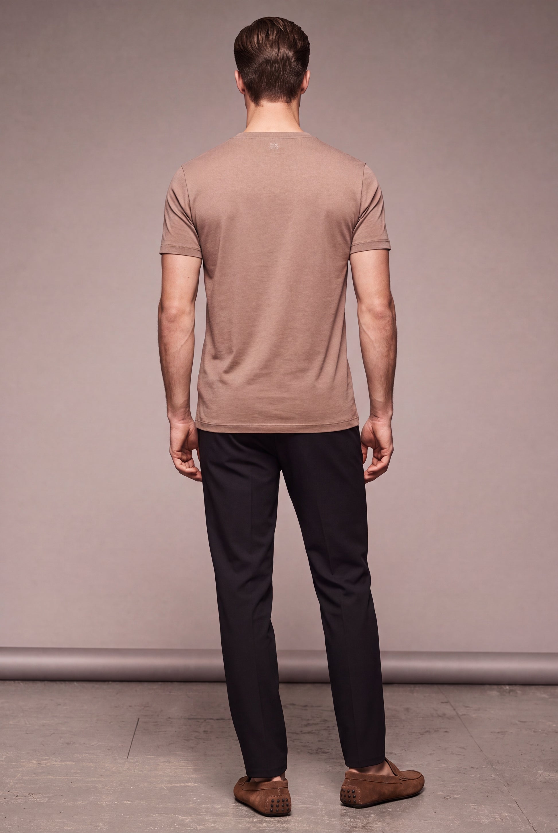 MAESON T-Shirt Modal Essence Mocha — model, foto 4