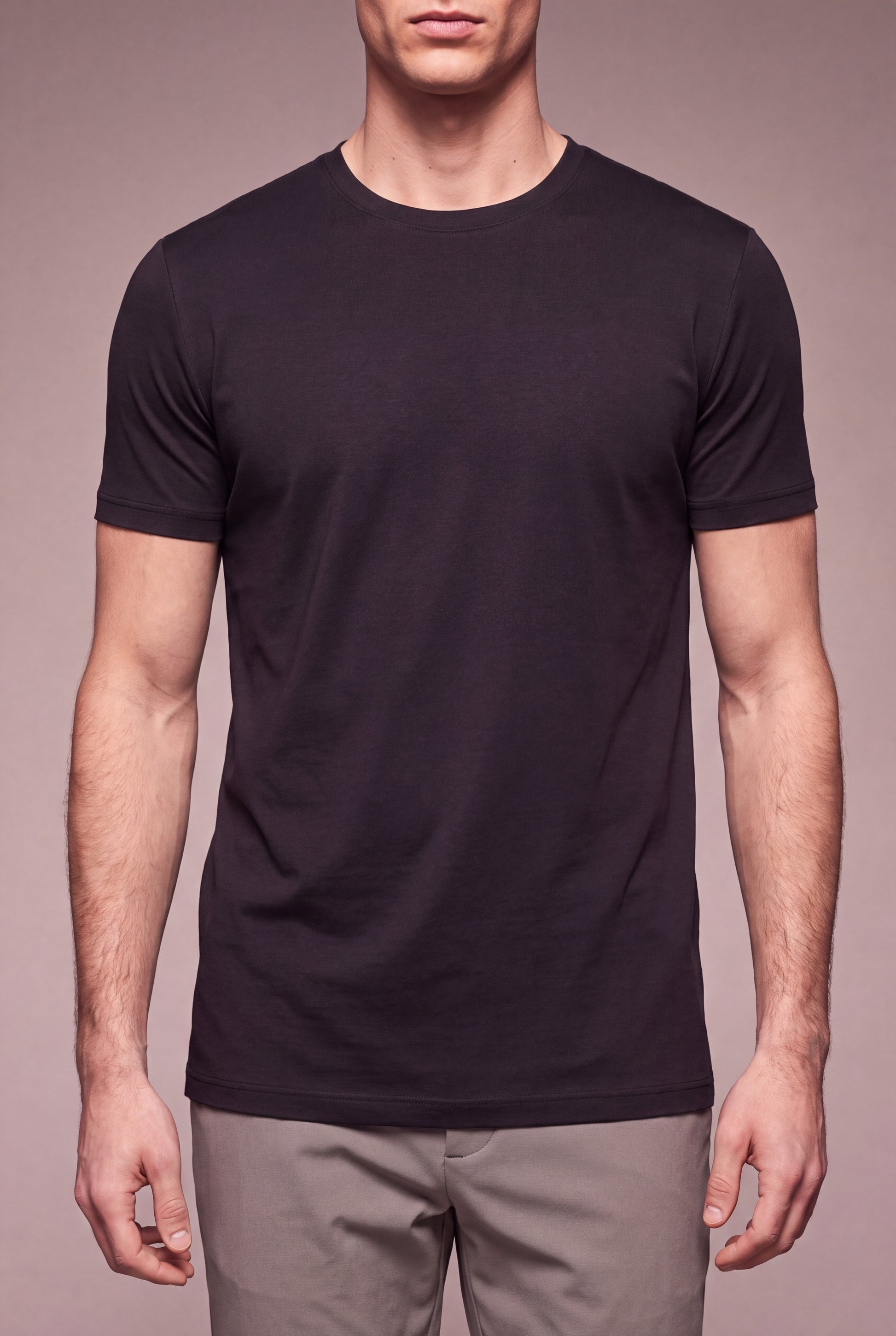MAESON T-Shirt Modal Essence Onyx Black — model, foto 3