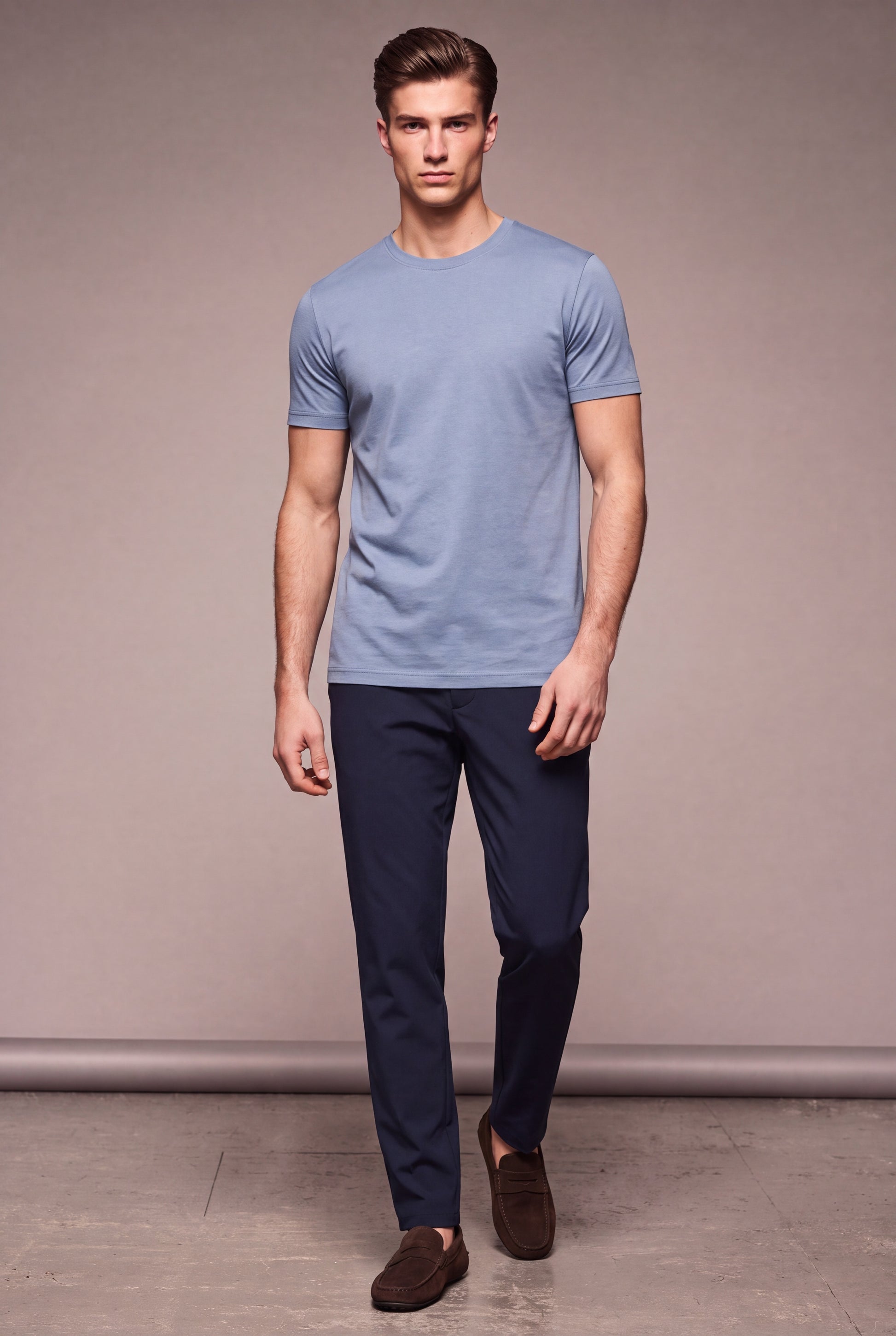 MAESON T-Shirt Modal Essence Satin Blue — model, foto 1