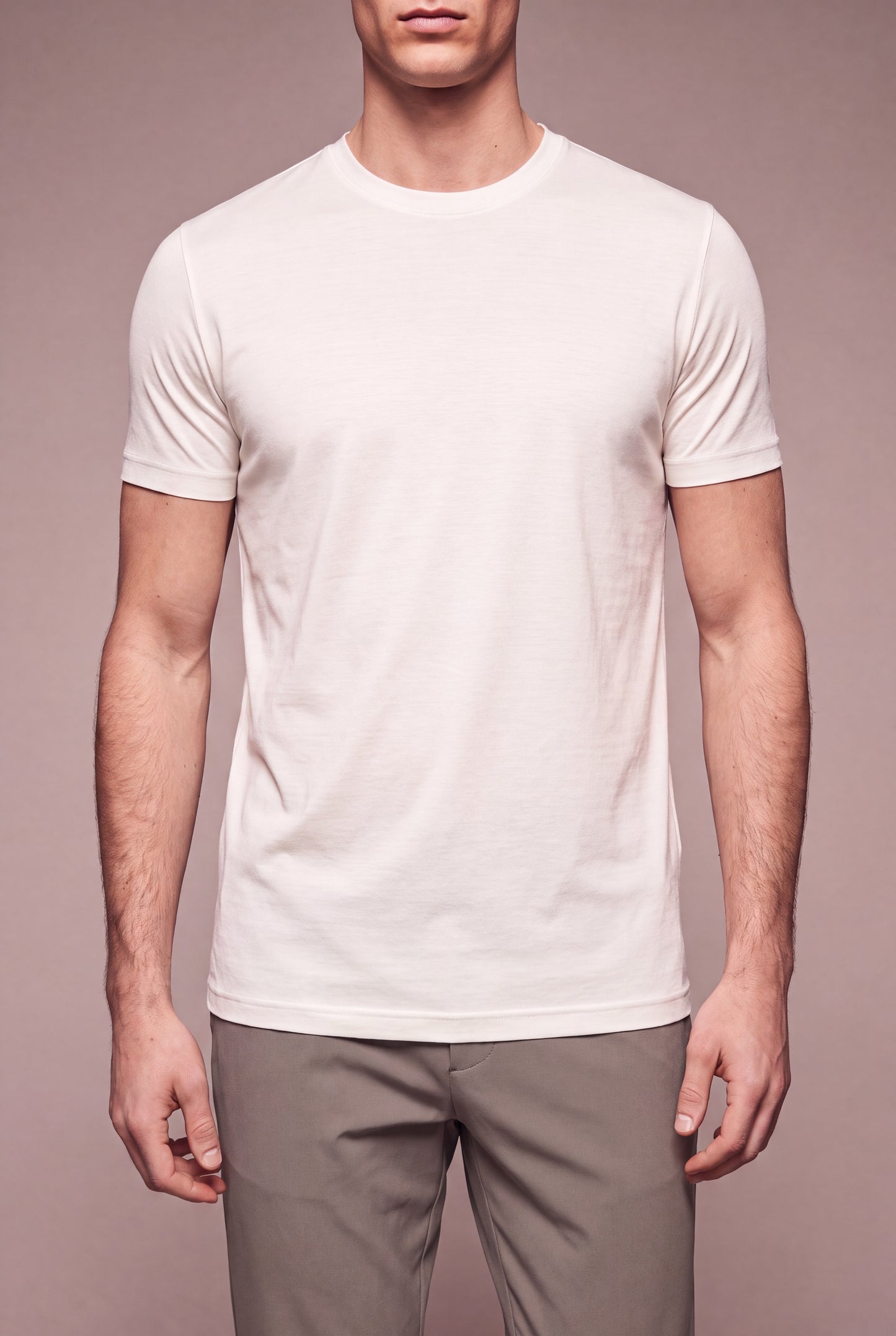 MAESON T-Shirt Modal Essence Silk White — model, foto 3