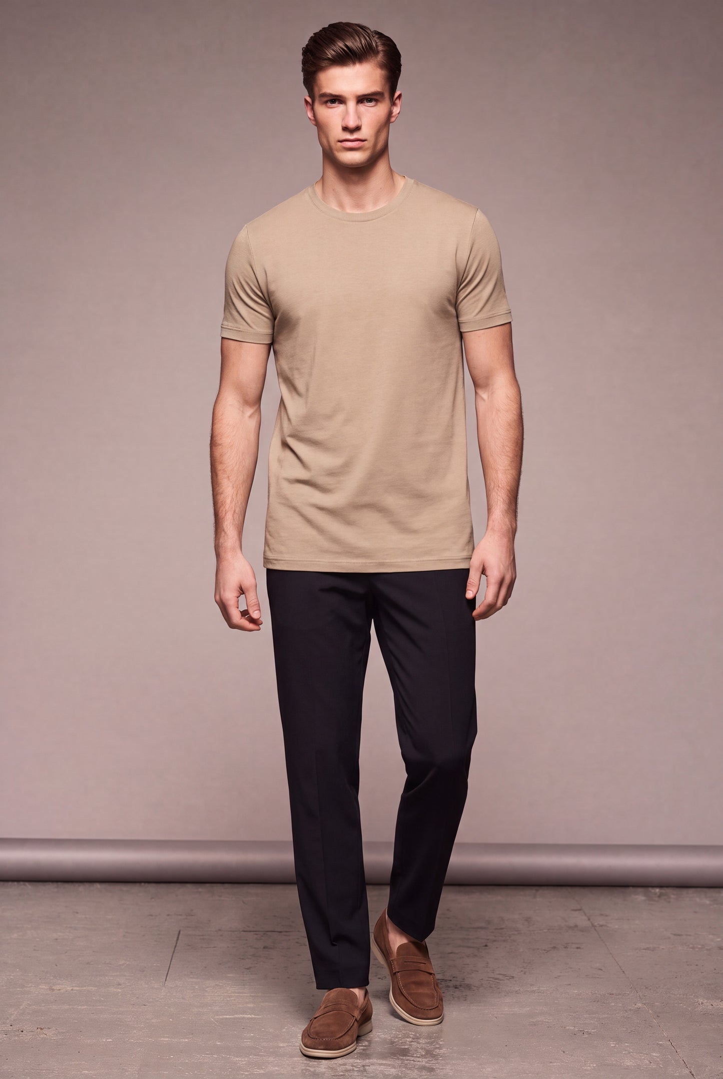 MAESON T-Shirt Modal Essence Soft Mocha — model, foto 1