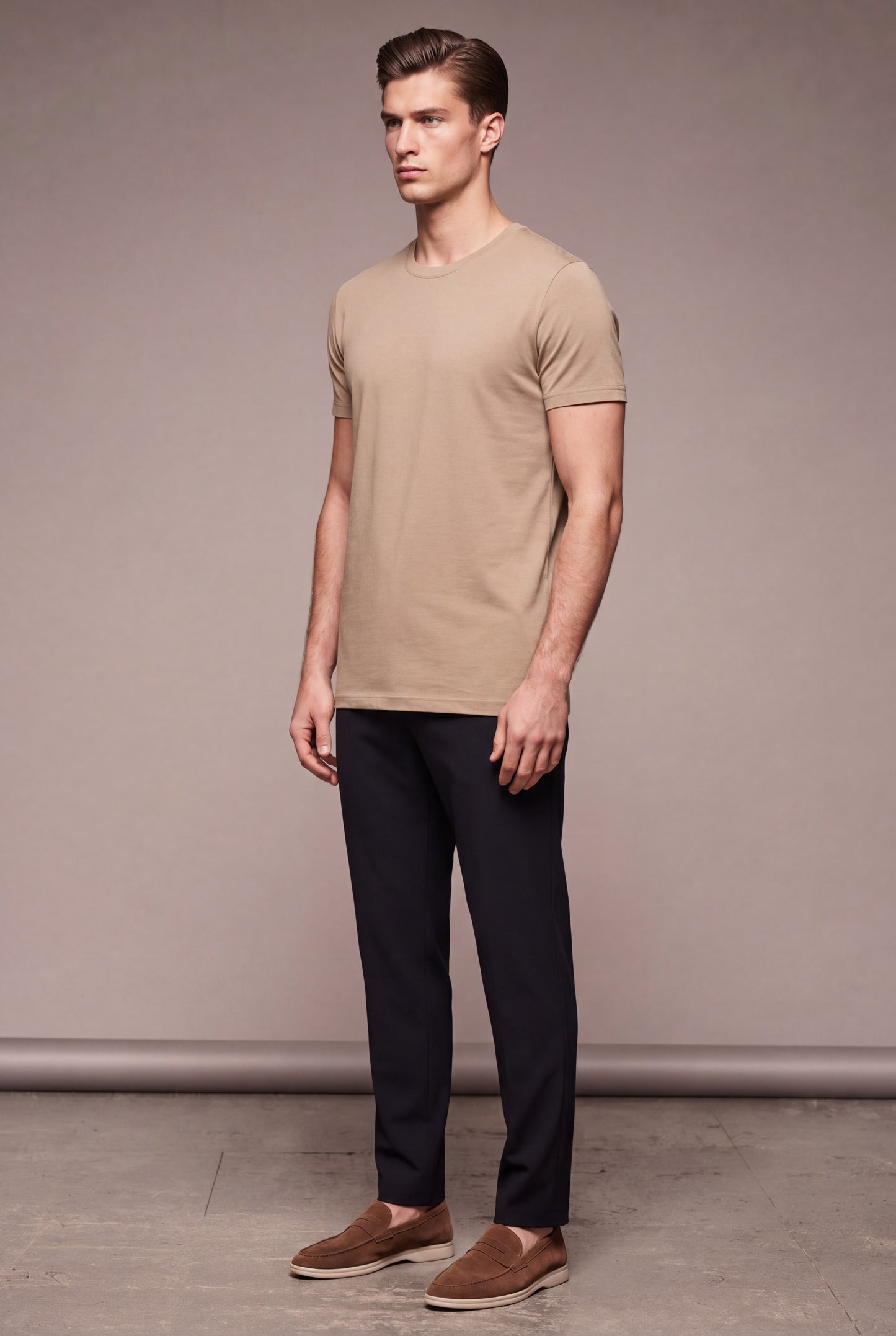 MAESON T-Shirt Modal Essence Soft Mocha — model, foto 2