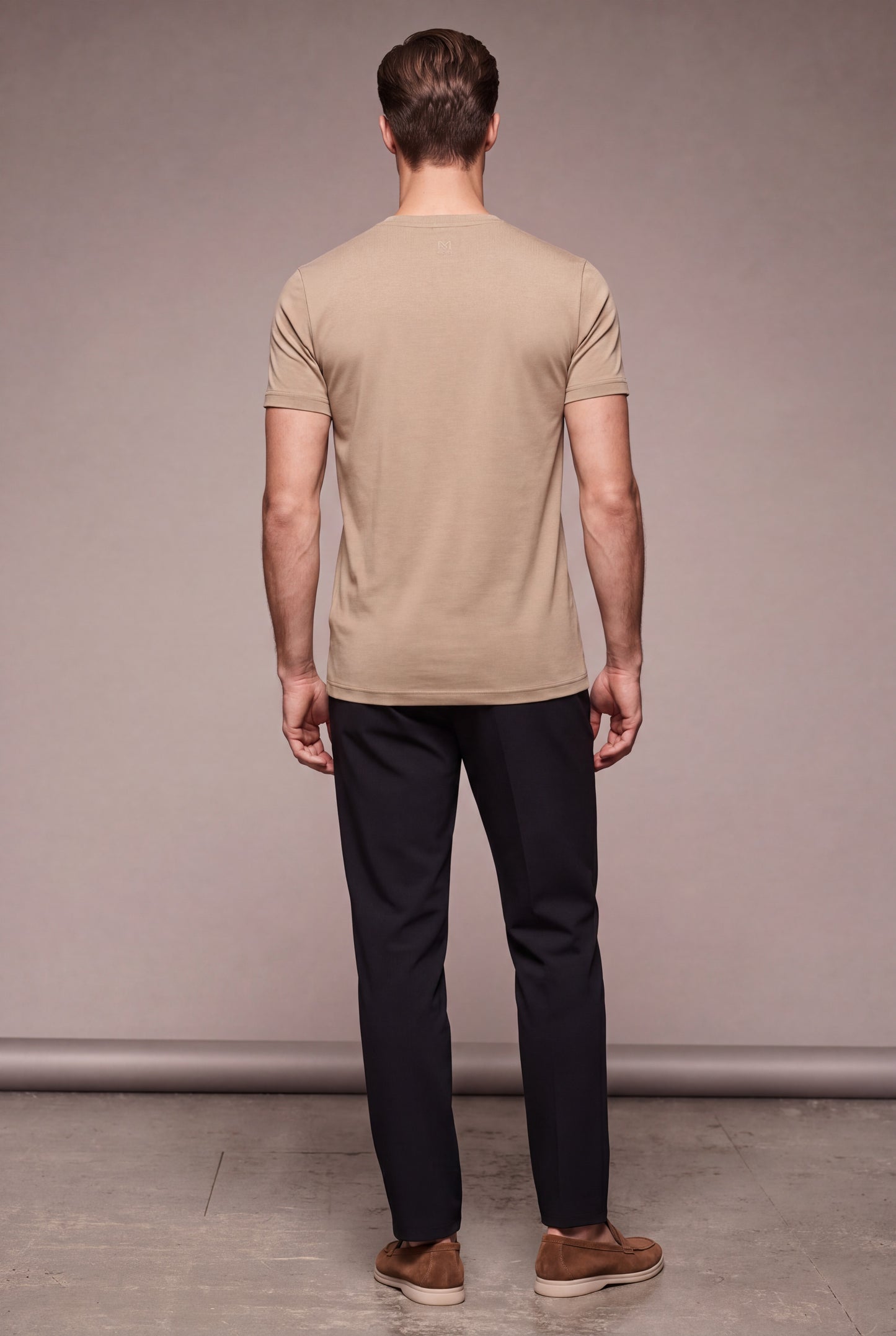 MAESON T-Shirt Modal Essence Soft Mocha — model, foto 4